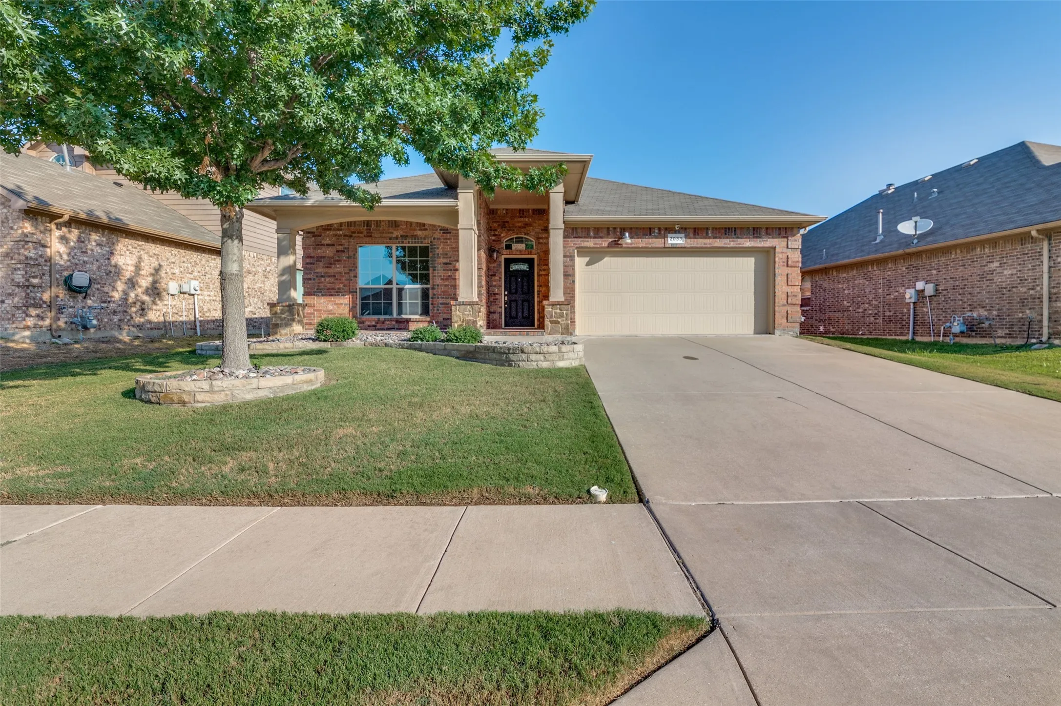 Single Family Residence For Rent in Tarrant County , 2033 Frosted Willow Lane, Fort Worth, Texas 76177, 3 Bedroom, 2 Bathroom, 2 Garage spaces, 1,876 Sqft, built in 2010, mls#21382408, Real Estate Agent in Fort Worth, Homes For Rent in Tarrant county, Homes For Rent in Fort Worth, Realtor in Fort Worth Texas, Real Estate Brokerage Independent Realty Texas, Luminita Cordes Realtor