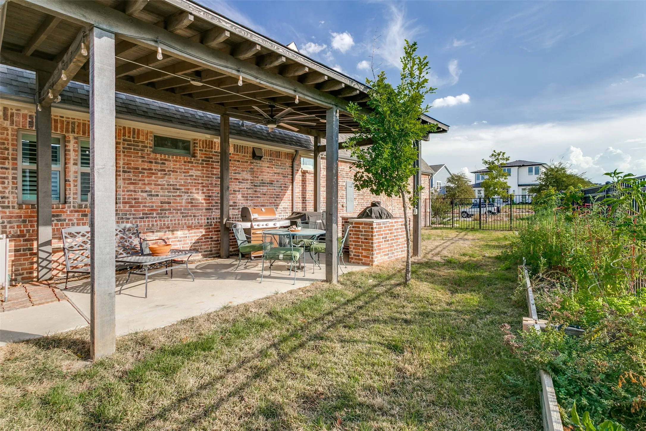 Single Family Residence For Sale in Parker County , 14356 Walsh Avenue, Fort Worth, Texas 76008, 3 Bedroom, 4 Bathroom, 3 Garage spaces, 3,418 Sqft, built in 2021, mls#21393813, Real Estate Agent in Fort Worth, Homes For Sale in Parker county, Homes For Sale in Fort Worth, Realtor in Fort Worth Texas, Real Estate Brokerage Independent Realty Texas, Luminita Cordes Realtor