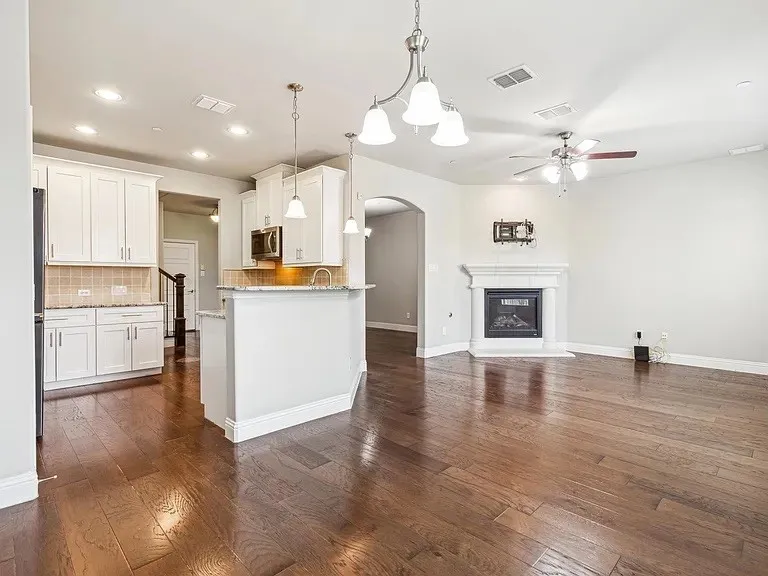 Townhouse For Rent in Collin County , 4820 Pasadena Drive, Plano, Texas 75024, 3 Bedroom, 3 Bathroom, 2 Garage spaces, 1,953 Sqft, built in 2016, mls#21394179, Real Estate Agent in Plano, Homes For Rent in Collin county, Homes For Rent in Plano, Realtor in Plano Texas, Real Estate Brokerage Independent Realty Texas, Luminita Cordes Realtor