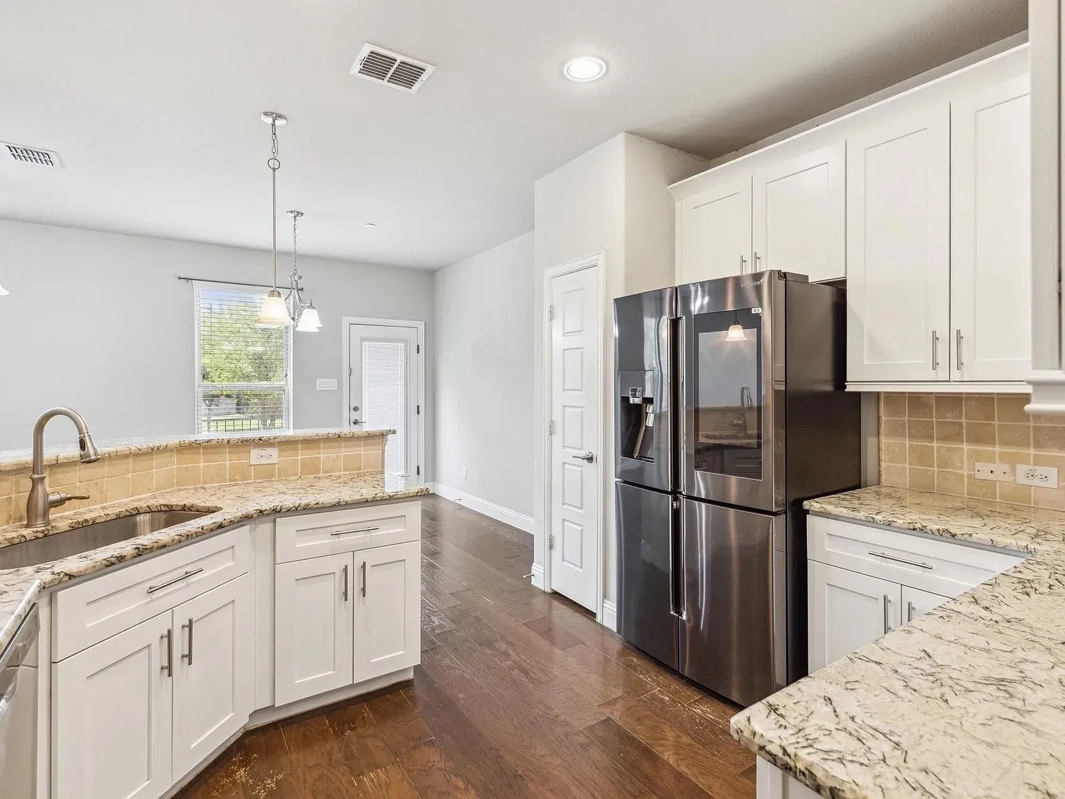 Townhouse For Rent in Collin County , 4820 Pasadena Drive, Plano, Texas 75024, 3 Bedroom, 3 Bathroom, 2 Garage spaces, 1,953 Sqft, built in 2016, mls#21394179, Real Estate Agent in Plano, Homes For Rent in Collin county, Homes For Rent in Plano, Realtor in Plano Texas, Real Estate Brokerage Independent Realty Texas, Luminita Cordes Realtor
