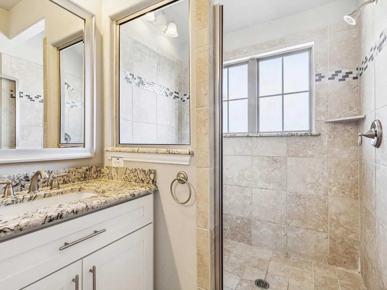 Townhouse For Rent in Collin County , 4820 Pasadena Drive, Plano, Texas 75024, 3 Bedroom, 3 Bathroom, 2 Garage spaces, 1,953 Sqft, built in 2016, mls#21394179, Real Estate Agent in Plano, Homes For Rent in Collin county, Homes For Rent in Plano, Realtor in Plano Texas, Real Estate Brokerage Independent Realty Texas, Luminita Cordes Realtor