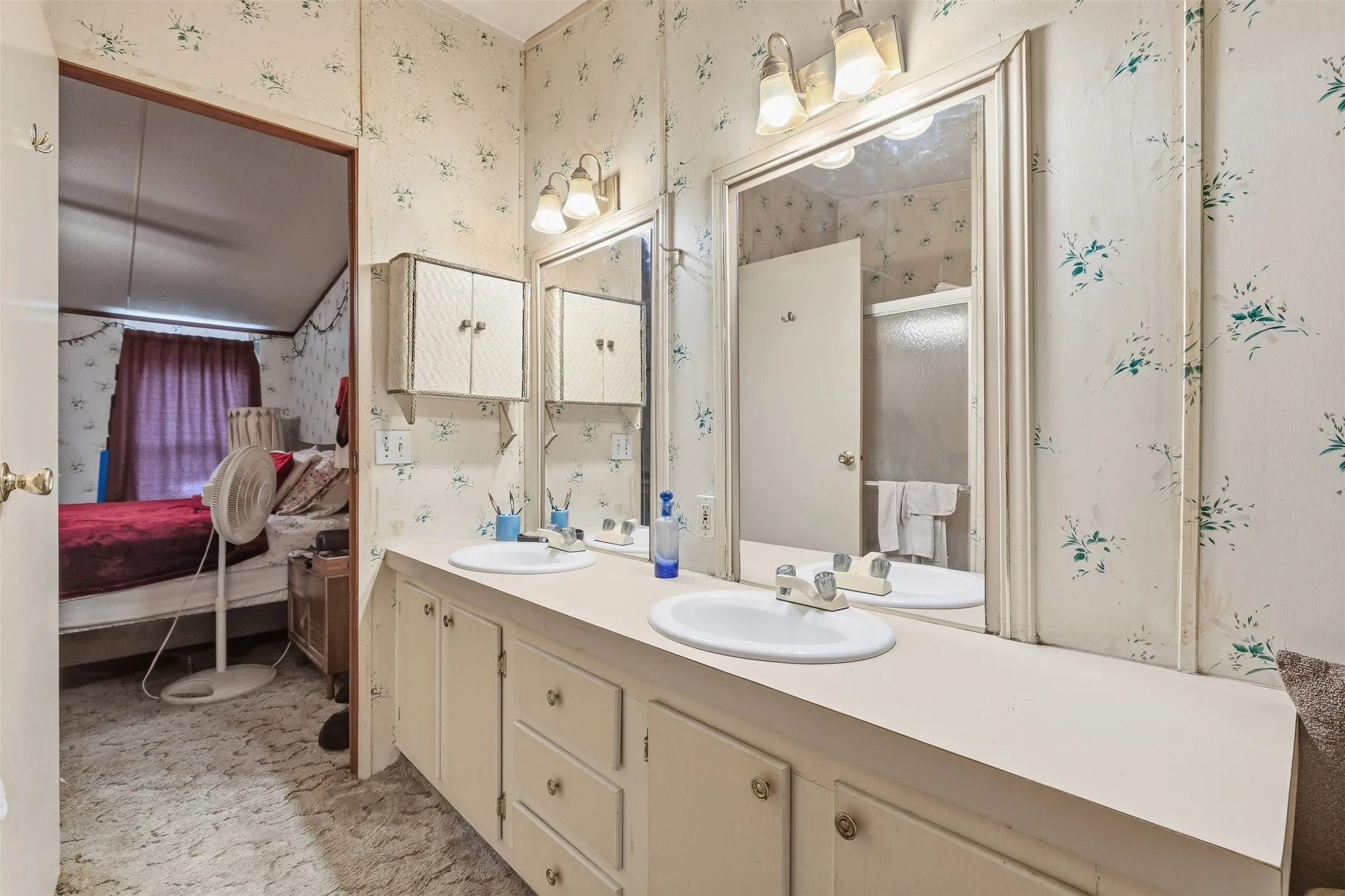 Manufactured Home For Sale in Johnson County , 900 Cedar Break Court, Cleburne, Texas 76033, 2 Bedroom, 2 Bathroom, Garage spaces, 1,344 Sqft, built in 1998, mls#21393103, Real Estate Agent in Cleburne, Homes For Sale in Johnson county, Homes For Sale in Cleburne, Realtor in Cleburne Texas, Real Estate Brokerage Independent Realty Texas, Luminita Cordes Realtor