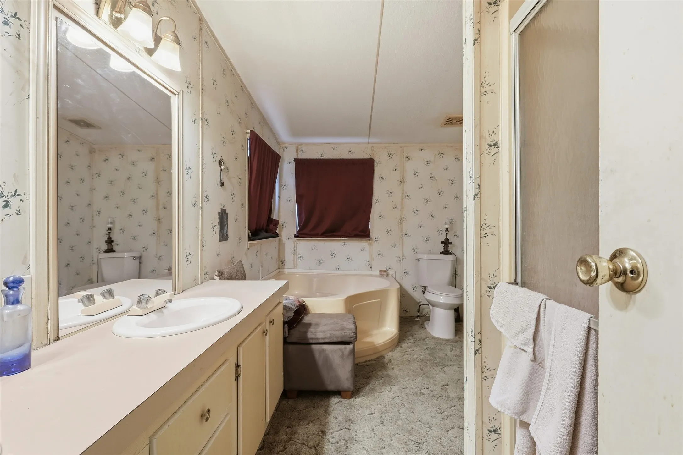 Manufactured Home For Sale in Johnson County , 900 Cedar Break Court, Cleburne, Texas 76033, 2 Bedroom, 2 Bathroom, Garage spaces, 1,344 Sqft, built in 1998, mls#21393103, Real Estate Agent in Cleburne, Homes For Sale in Johnson county, Homes For Sale in Cleburne, Realtor in Cleburne Texas, Real Estate Brokerage Independent Realty Texas, Luminita Cordes Realtor
