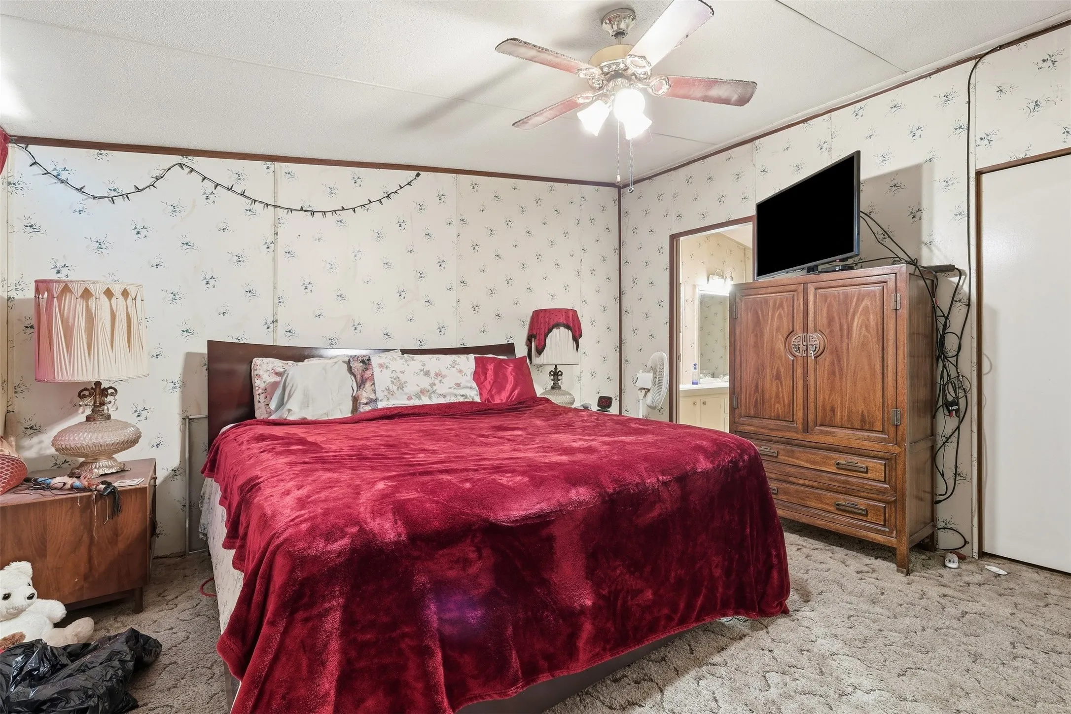 Manufactured Home For Sale in Johnson County , 900 Cedar Break Court, Cleburne, Texas 76033, 2 Bedroom, 2 Bathroom, Garage spaces, 1,344 Sqft, built in 1998, mls#21393103, Real Estate Agent in Cleburne, Homes For Sale in Johnson county, Homes For Sale in Cleburne, Realtor in Cleburne Texas, Real Estate Brokerage Independent Realty Texas, Luminita Cordes Realtor