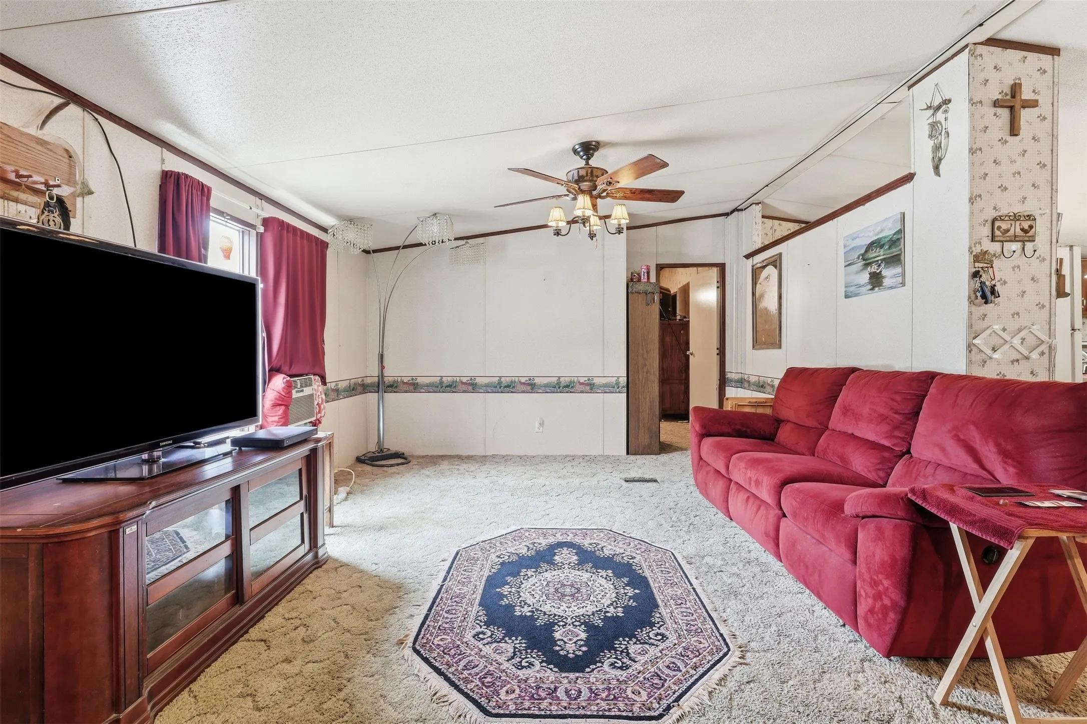 Manufactured Home For Sale in Johnson County , 900 Cedar Break Court, Cleburne, Texas 76033, 2 Bedroom, 2 Bathroom, Garage spaces, 1,344 Sqft, built in 1998, mls#21393103, Real Estate Agent in Cleburne, Homes For Sale in Johnson county, Homes For Sale in Cleburne, Realtor in Cleburne Texas, Real Estate Brokerage Independent Realty Texas, Luminita Cordes Realtor
