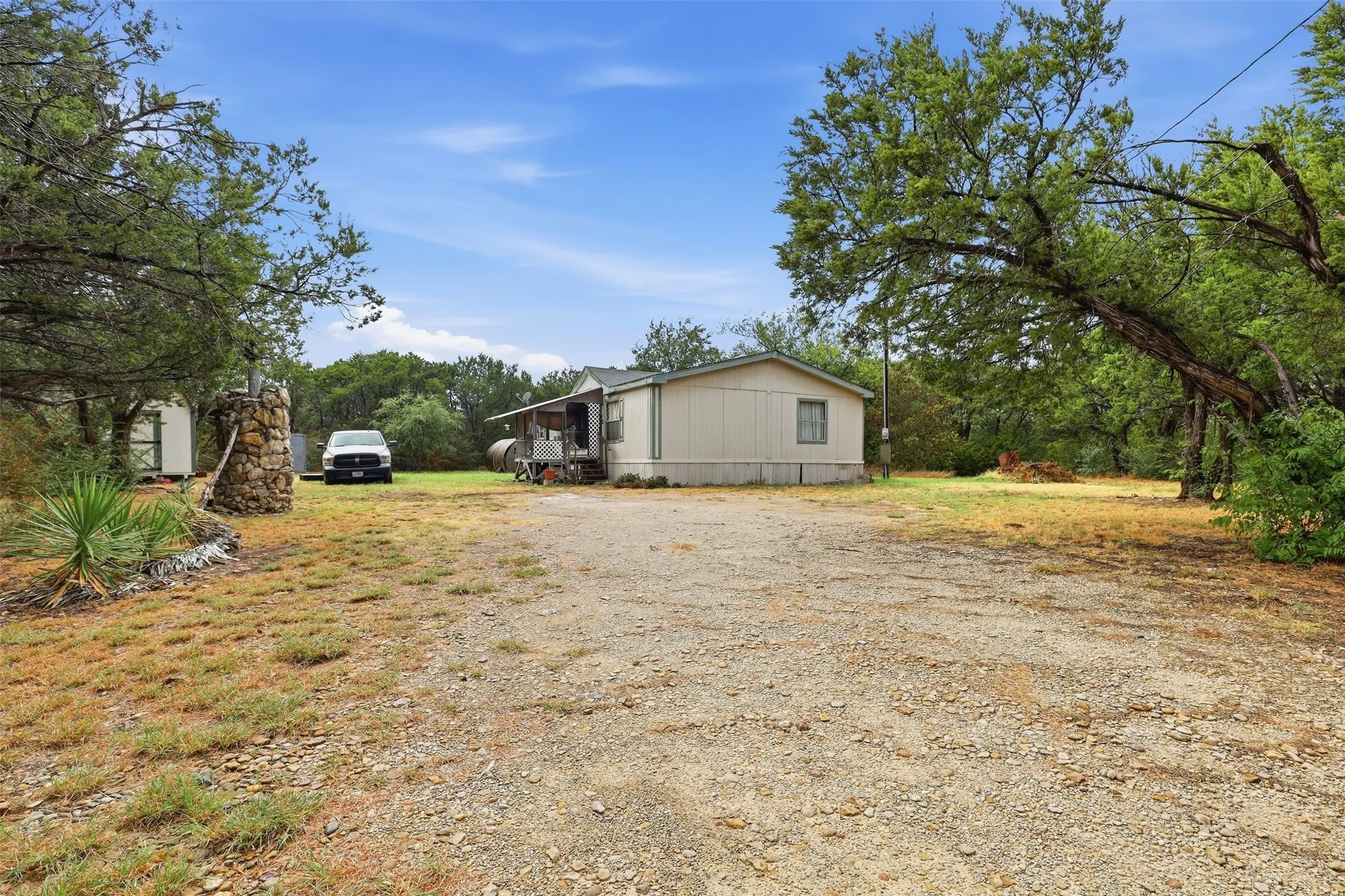 Manufactured Home For Sale in Johnson County , 900 Cedar Break Court, Cleburne, Texas 76033, 2 Bedroom, 2 Bathroom, Garage spaces, 1,344 Sqft, built in 1998, mls#21393103, Real Estate Agent in Cleburne, Homes For Sale in Johnson county, Homes For Sale in Cleburne, Realtor in Cleburne Texas, Real Estate Brokerage Independent Realty Texas, Luminita Cordes Realtor
