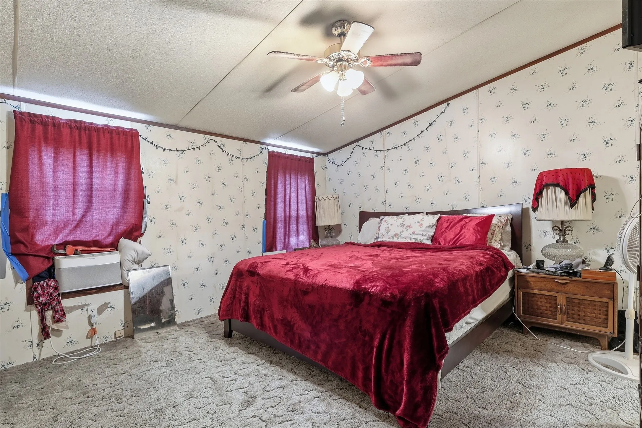 Manufactured Home For Sale in Johnson County , 900 Cedar Break Court, Cleburne, Texas 76033, 2 Bedroom, 2 Bathroom, Garage spaces, 1,344 Sqft, built in 1998, mls#21393103, Real Estate Agent in Cleburne, Homes For Sale in Johnson county, Homes For Sale in Cleburne, Realtor in Cleburne Texas, Real Estate Brokerage Independent Realty Texas, Luminita Cordes Realtor