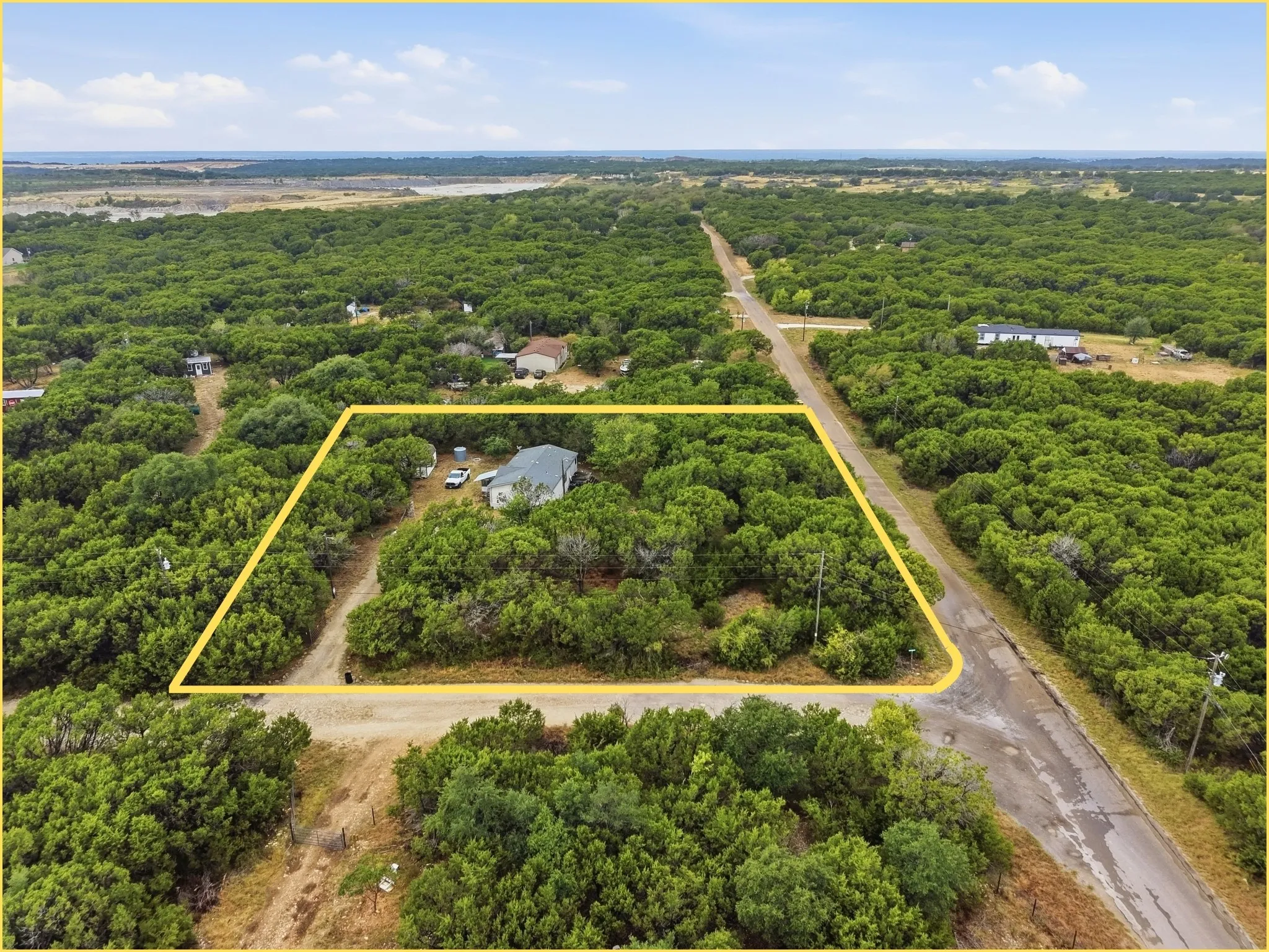 Manufactured Home For Sale in Johnson County , 900 Cedar Break Court, Cleburne, Texas 76033, 2 Bedroom, 2 Bathroom, Garage spaces, 1,344 Sqft, built in 1998, mls#21393103, Real Estate Agent in Cleburne, Homes For Sale in Johnson county, Homes For Sale in Cleburne, Realtor in Cleburne Texas, Real Estate Brokerage Independent Realty Texas, Luminita Cordes Realtor