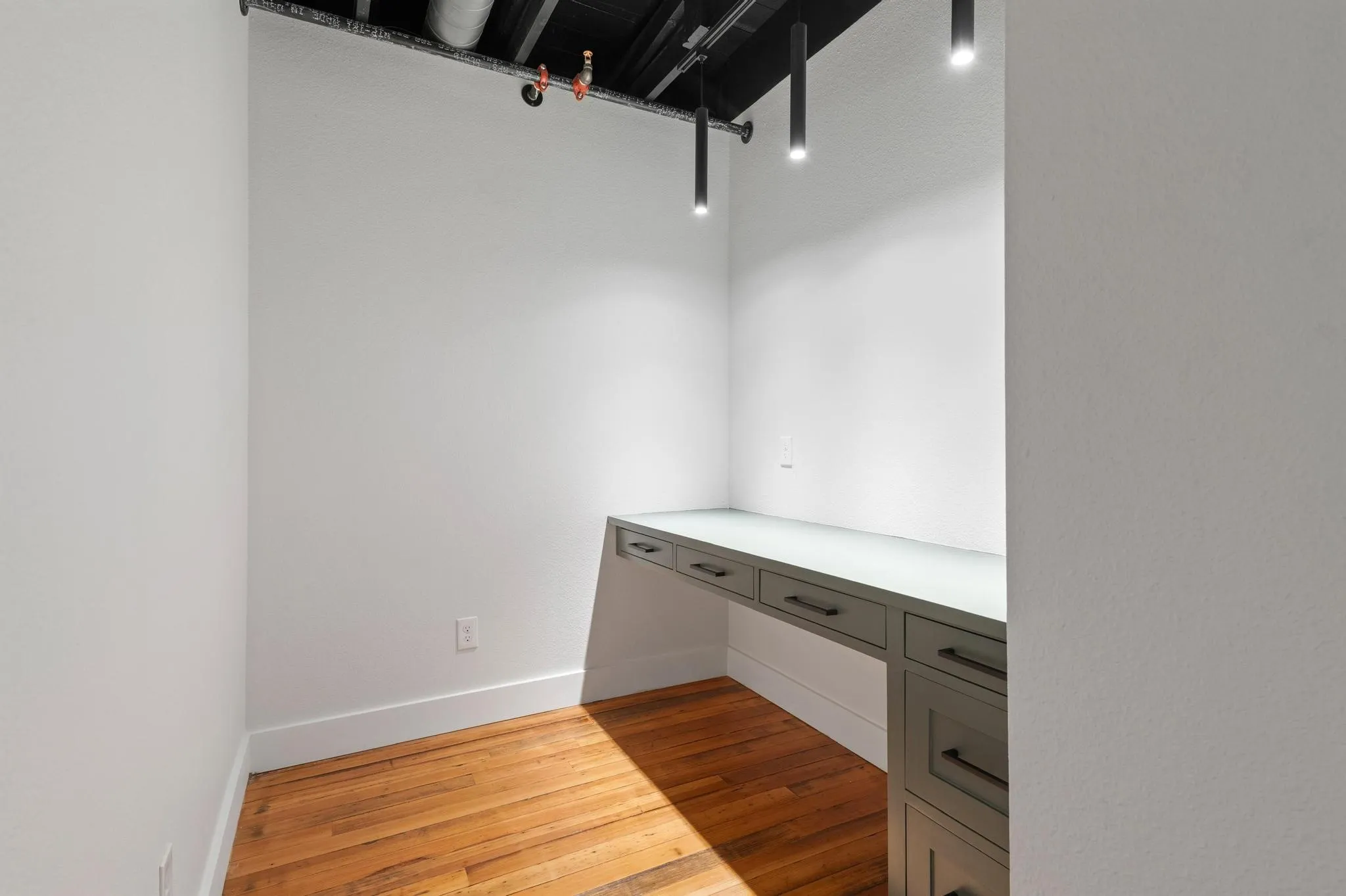 Integrated built-in desk with multiple drawers