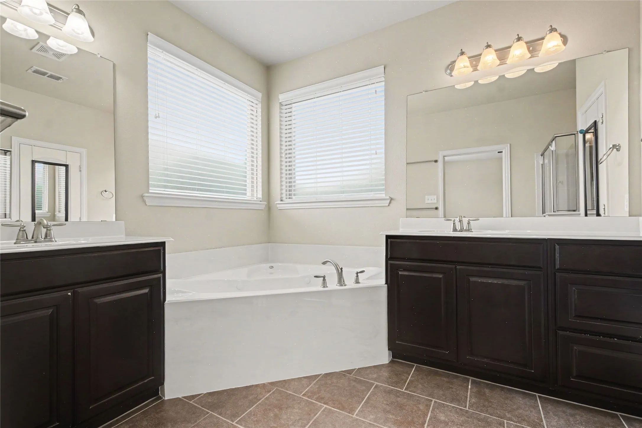 Single Family Residence For Sale in Kaufman County , 1134 Hickory Park, Forney, Texas 75126, 5 Bedroom, 4 Bathroom, 2 Garage spaces, 2,952 Sqft, built in 2013, mls#21392302, Real Estate Agent in Forney, Homes For Sale in Kaufman county, Homes For Sale in Forney, Realtor in Forney Texas, Real Estate Brokerage Independent Realty Texas, Luminita Cordes Realtor