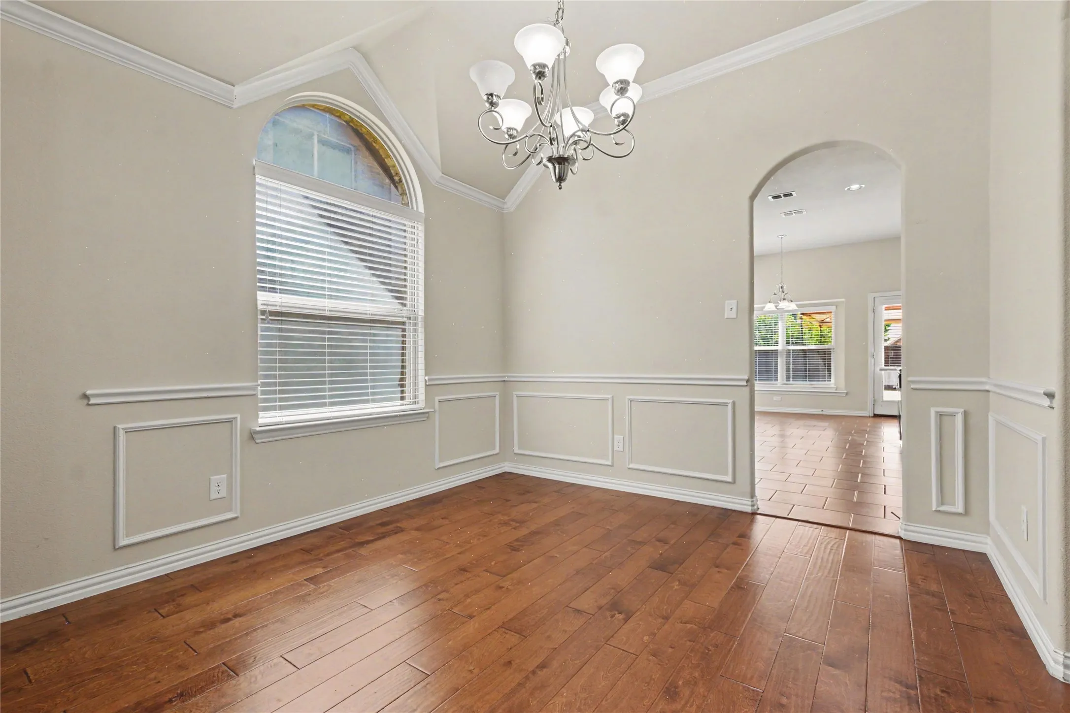 Single Family Residence For Sale in Kaufman County , 1134 Hickory Park, Forney, Texas 75126, 5 Bedroom, 4 Bathroom, 2 Garage spaces, 2,952 Sqft, built in 2013, mls#21392302, Real Estate Agent in Forney, Homes For Sale in Kaufman county, Homes For Sale in Forney, Realtor in Forney Texas, Real Estate Brokerage Independent Realty Texas, Luminita Cordes Realtor