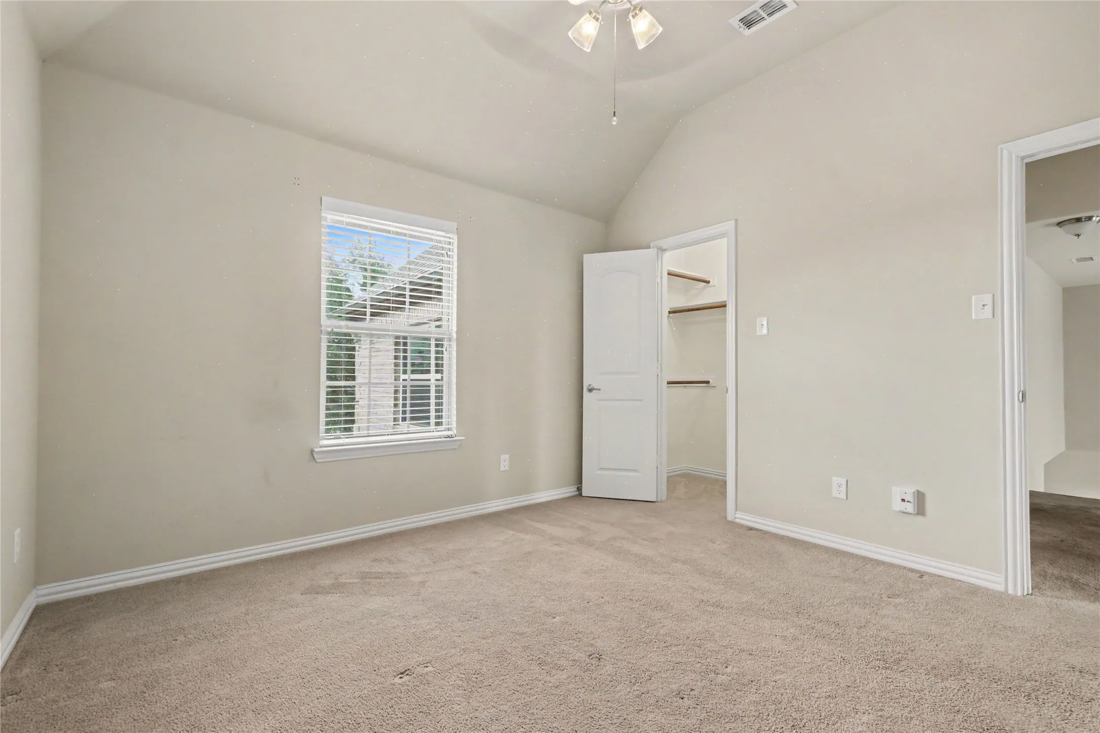 Single Family Residence For Sale in Kaufman County , 1134 Hickory Park, Forney, Texas 75126, 5 Bedroom, 4 Bathroom, 2 Garage spaces, 2,952 Sqft, built in 2013, mls#21392302, Real Estate Agent in Forney, Homes For Sale in Kaufman county, Homes For Sale in Forney, Realtor in Forney Texas, Real Estate Brokerage Independent Realty Texas, Luminita Cordes Realtor