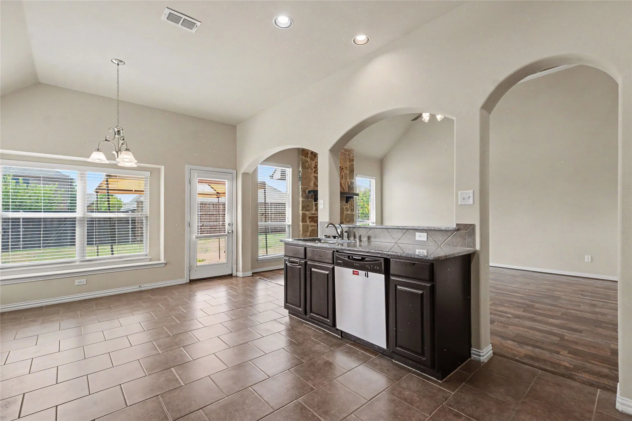 Single Family Residence For Sale in Kaufman County , 1134 Hickory Park, Forney, Texas 75126, 5 Bedroom, 4 Bathroom, 2 Garage spaces, 2,952 Sqft, built in 2013, mls#21392302, Real Estate Agent in Forney, Homes For Sale in Kaufman county, Homes For Sale in Forney, Realtor in Forney Texas, Real Estate Brokerage Independent Realty Texas, Luminita Cordes Realtor