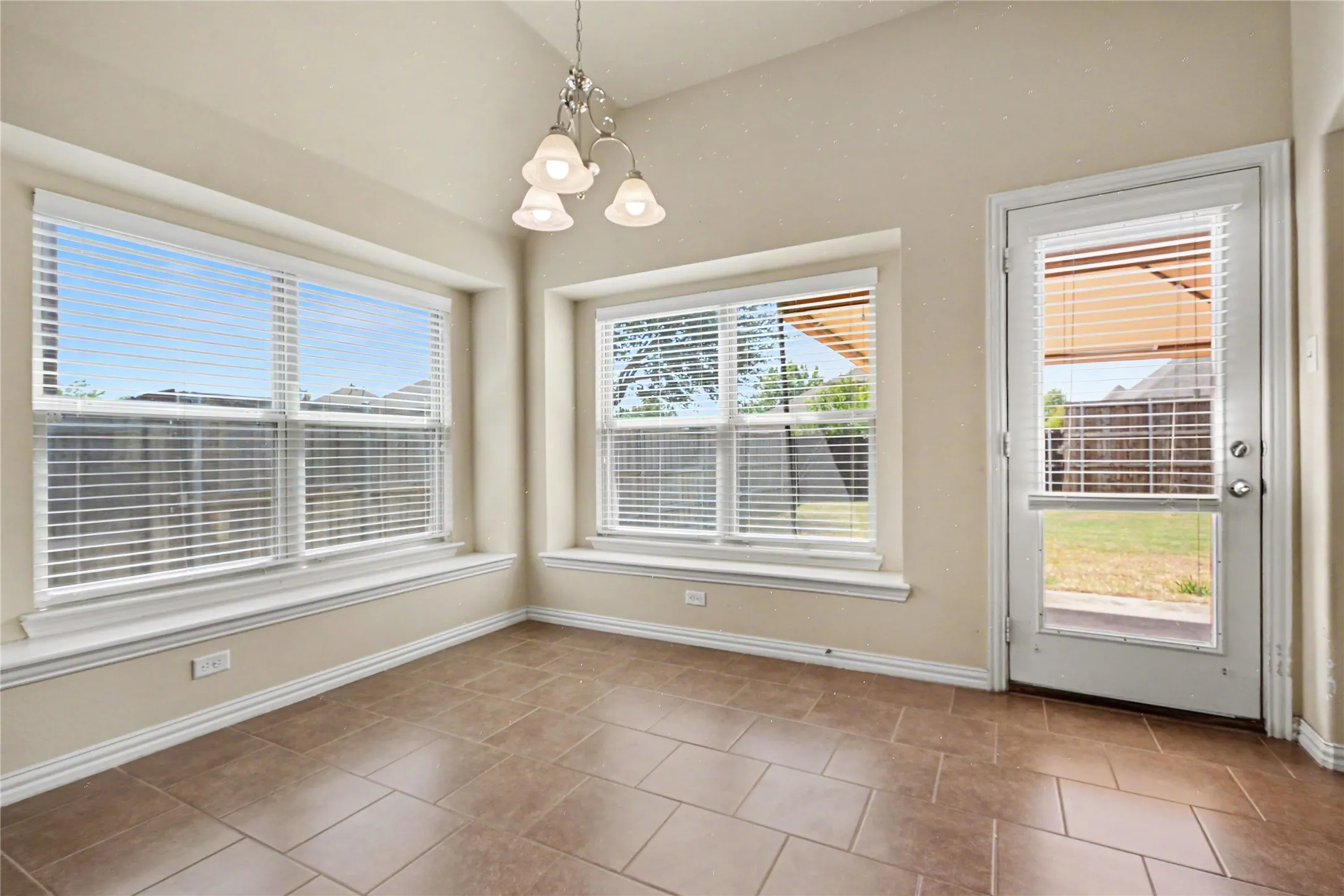 Single Family Residence For Sale in Kaufman County , 1134 Hickory Park, Forney, Texas 75126, 5 Bedroom, 4 Bathroom, 2 Garage spaces, 2,952 Sqft, built in 2013, mls#21392302, Real Estate Agent in Forney, Homes For Sale in Kaufman county, Homes For Sale in Forney, Realtor in Forney Texas, Real Estate Brokerage Independent Realty Texas, Luminita Cordes Realtor