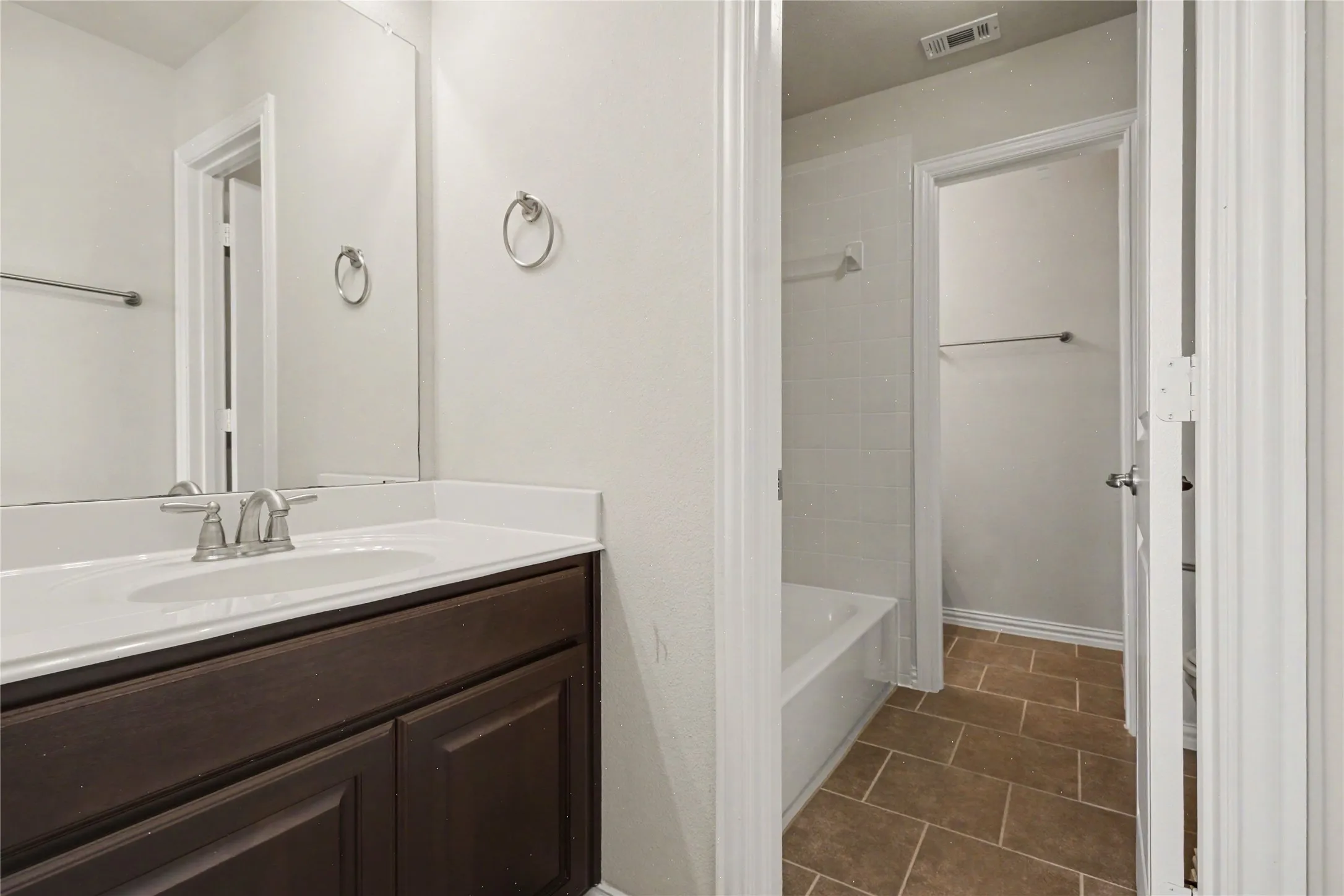 Single Family Residence For Sale in Kaufman County , 1134 Hickory Park, Forney, Texas 75126, 5 Bedroom, 4 Bathroom, 2 Garage spaces, 2,952 Sqft, built in 2013, mls#21392302, Real Estate Agent in Forney, Homes For Sale in Kaufman county, Homes For Sale in Forney, Realtor in Forney Texas, Real Estate Brokerage Independent Realty Texas, Luminita Cordes Realtor