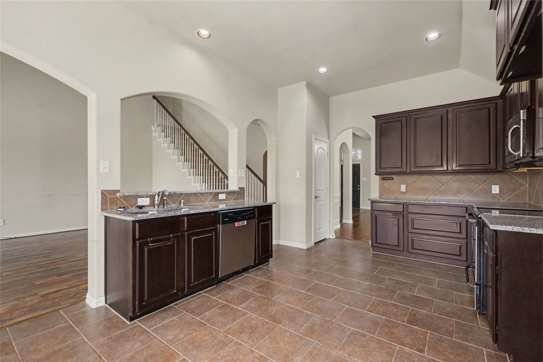 Single Family Residence For Sale in Kaufman County , 1134 Hickory Park, Forney, Texas 75126, 5 Bedroom, 4 Bathroom, 2 Garage spaces, 2,952 Sqft, built in 2013, mls#21392302, Real Estate Agent in Forney, Homes For Sale in Kaufman county, Homes For Sale in Forney, Realtor in Forney Texas, Real Estate Brokerage Independent Realty Texas, Luminita Cordes Realtor