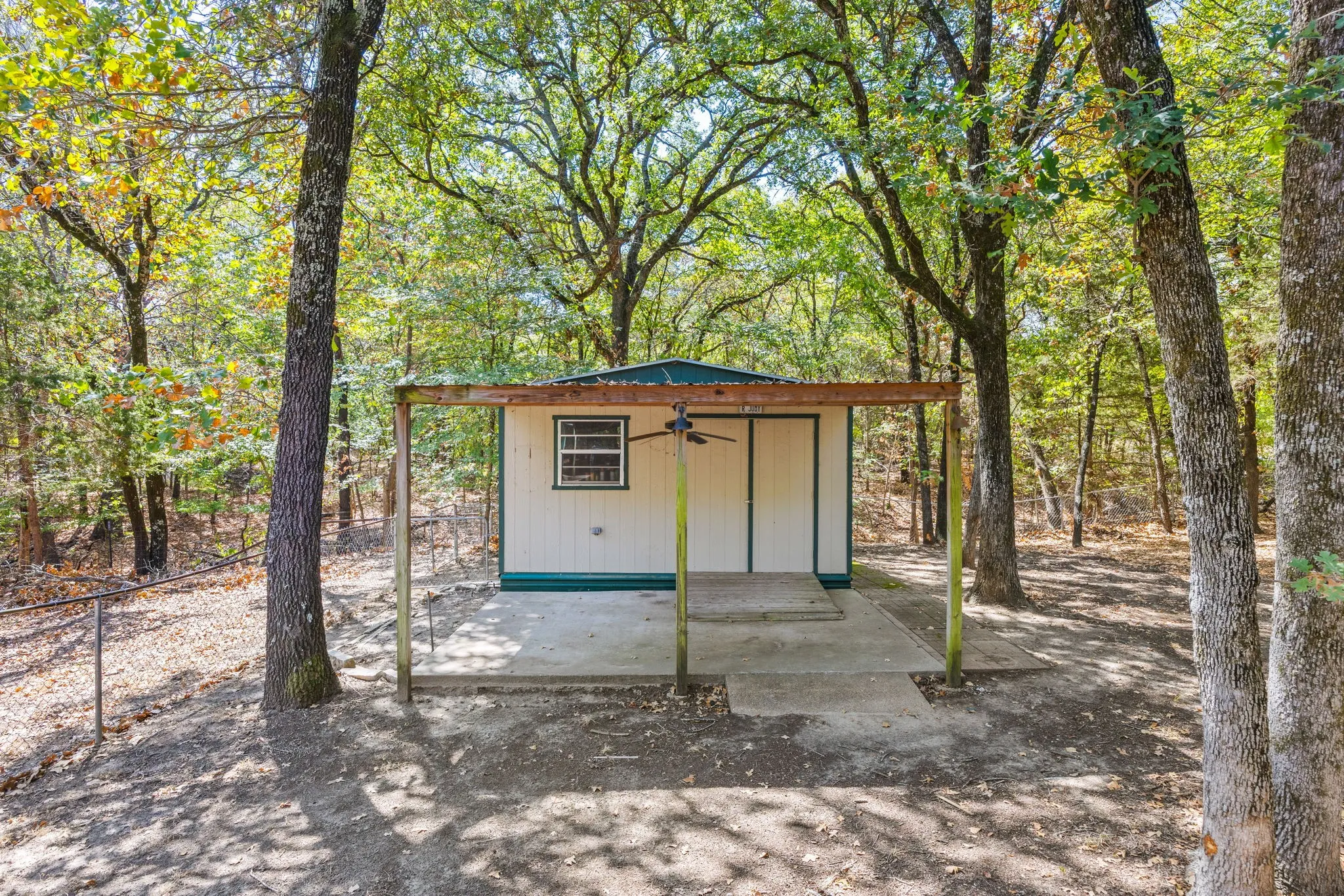 Single Family Residence For Sale in Hunt County , 9621 County Road 2440, Royse City, Texas 75189, 2 Bedroom, 2 Bathroom, Garage spaces, 2,000 Sqft, built in 2006, mls#21362845, Real Estate Agent in Royse City, Homes For Sale in Hunt county, Homes For Sale in Royse City, Realtor in Royse City Texas, Real Estate Brokerage Independent Realty Texas, Luminita Cordes Realtor