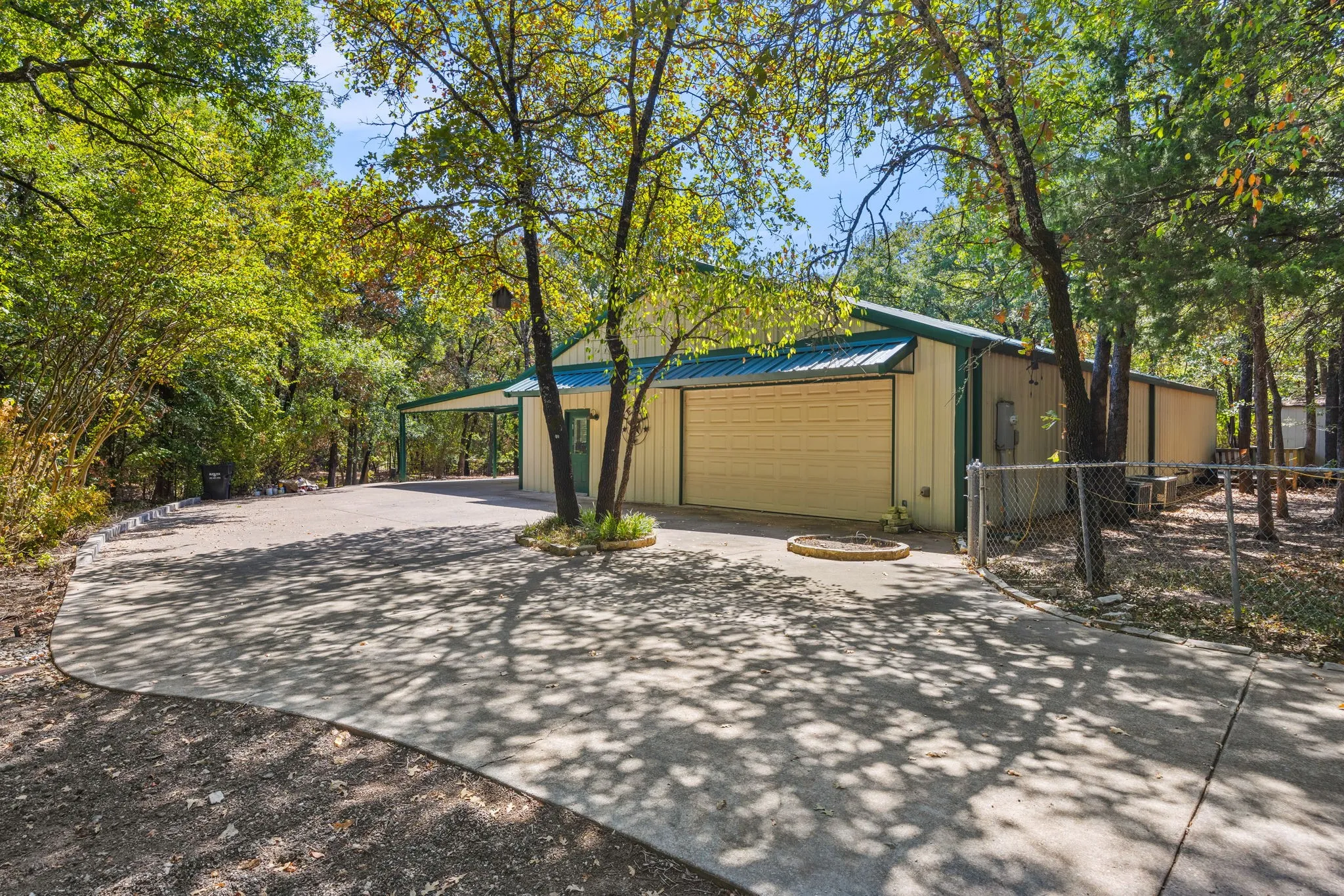 Single Family Residence For Sale in Hunt County , 9621 County Road 2440, Royse City, Texas 75189, 2 Bedroom, 2 Bathroom, Garage spaces, 2,000 Sqft, built in 2006, mls#21362845, Real Estate Agent in Royse City, Homes For Sale in Hunt county, Homes For Sale in Royse City, Realtor in Royse City Texas, Real Estate Brokerage Independent Realty Texas, Luminita Cordes Realtor