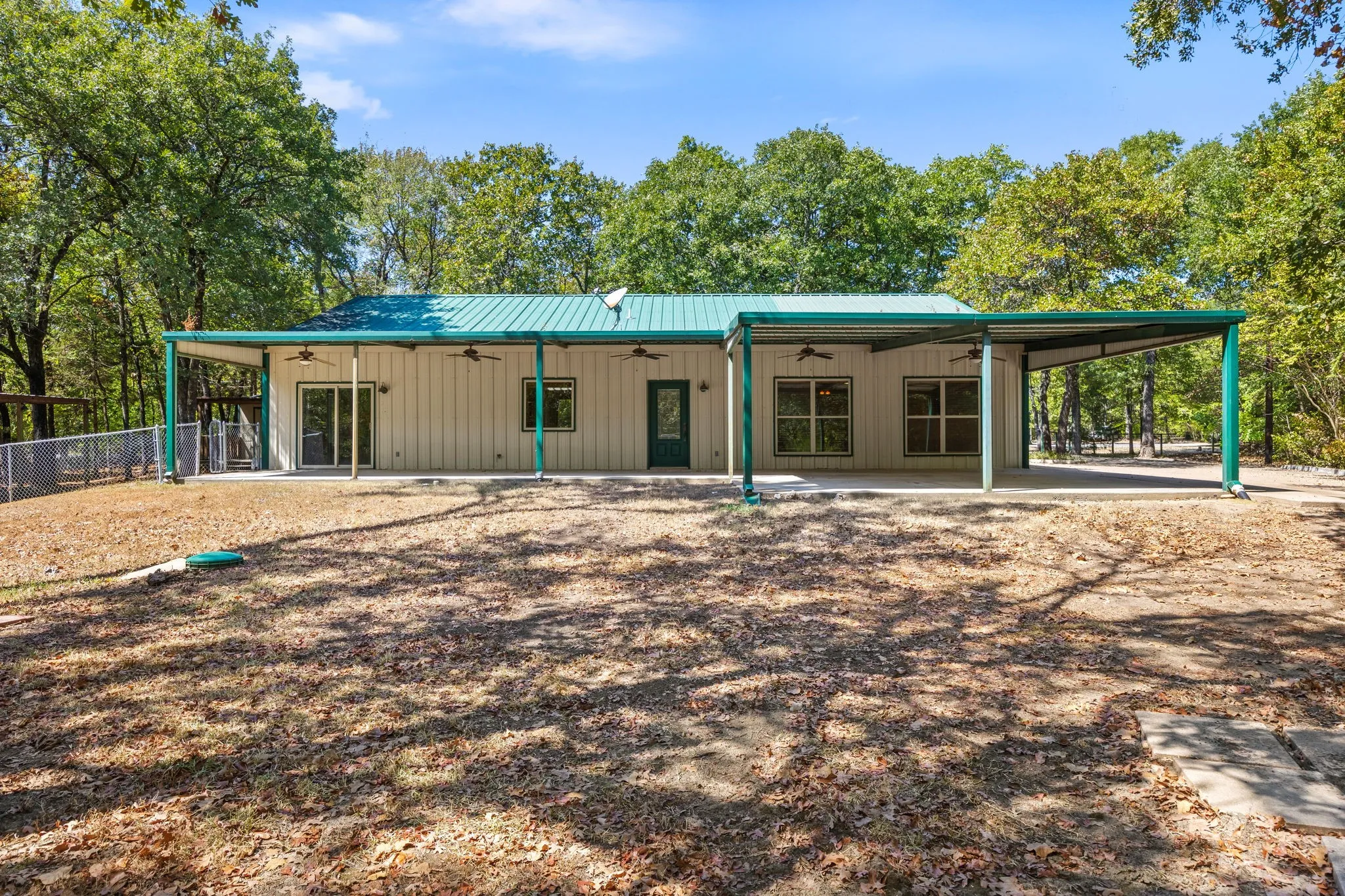 Single Family Residence For Sale in Hunt County , 9621 County Road 2440, Royse City, Texas 75189, 2 Bedroom, 2 Bathroom, Garage spaces, 2,000 Sqft, built in 2006, mls#21362845, Real Estate Agent in Royse City, Homes For Sale in Hunt county, Homes For Sale in Royse City, Realtor in Royse City Texas, Real Estate Brokerage Independent Realty Texas, Luminita Cordes Realtor