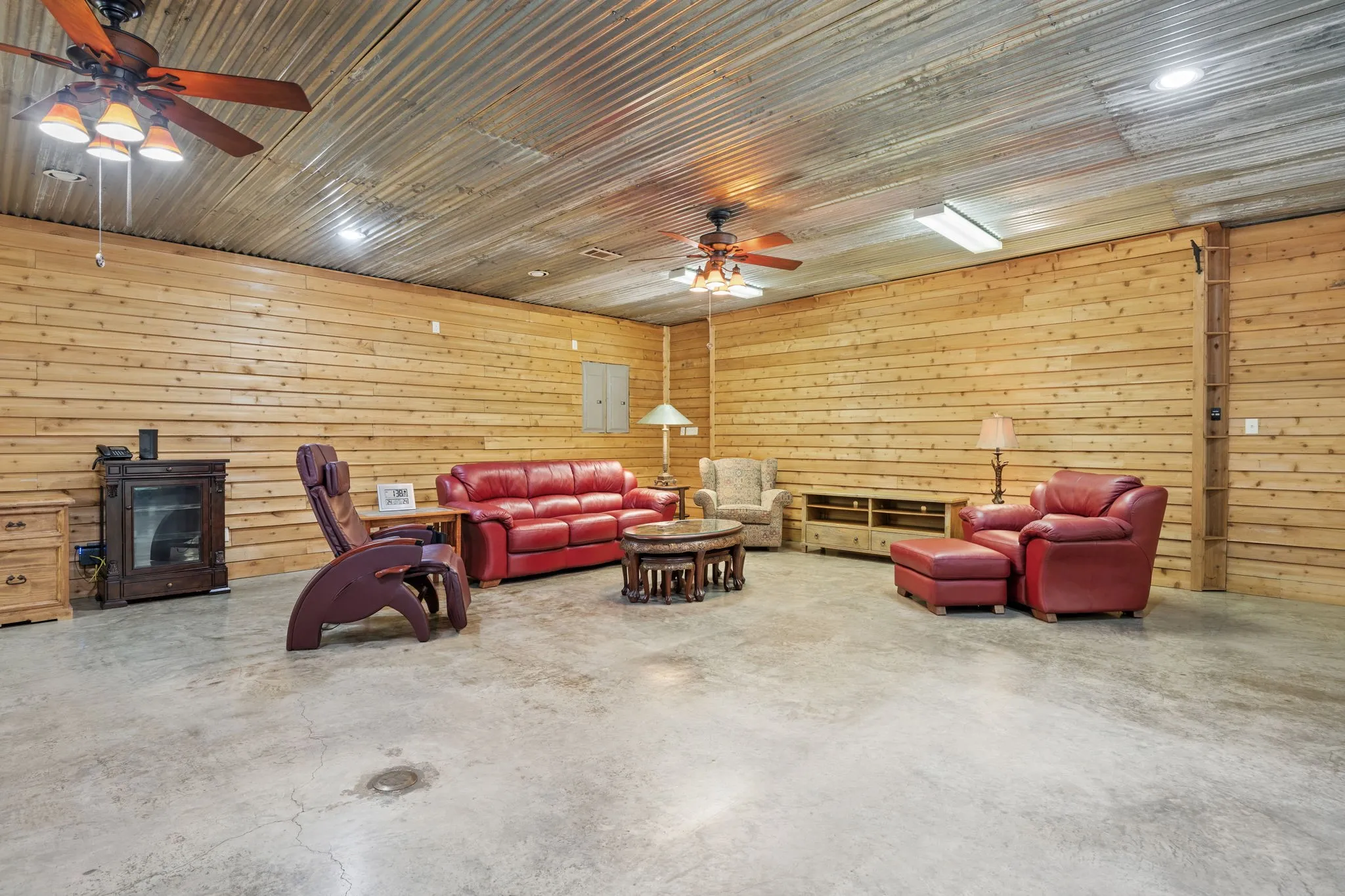 Single Family Residence For Sale in Hunt County , 9621 County Road 2440, Royse City, Texas 75189, 2 Bedroom, 2 Bathroom, Garage spaces, 2,000 Sqft, built in 2006, mls#21362845, Real Estate Agent in Royse City, Homes For Sale in Hunt county, Homes For Sale in Royse City, Realtor in Royse City Texas, Real Estate Brokerage Independent Realty Texas, Luminita Cordes Realtor