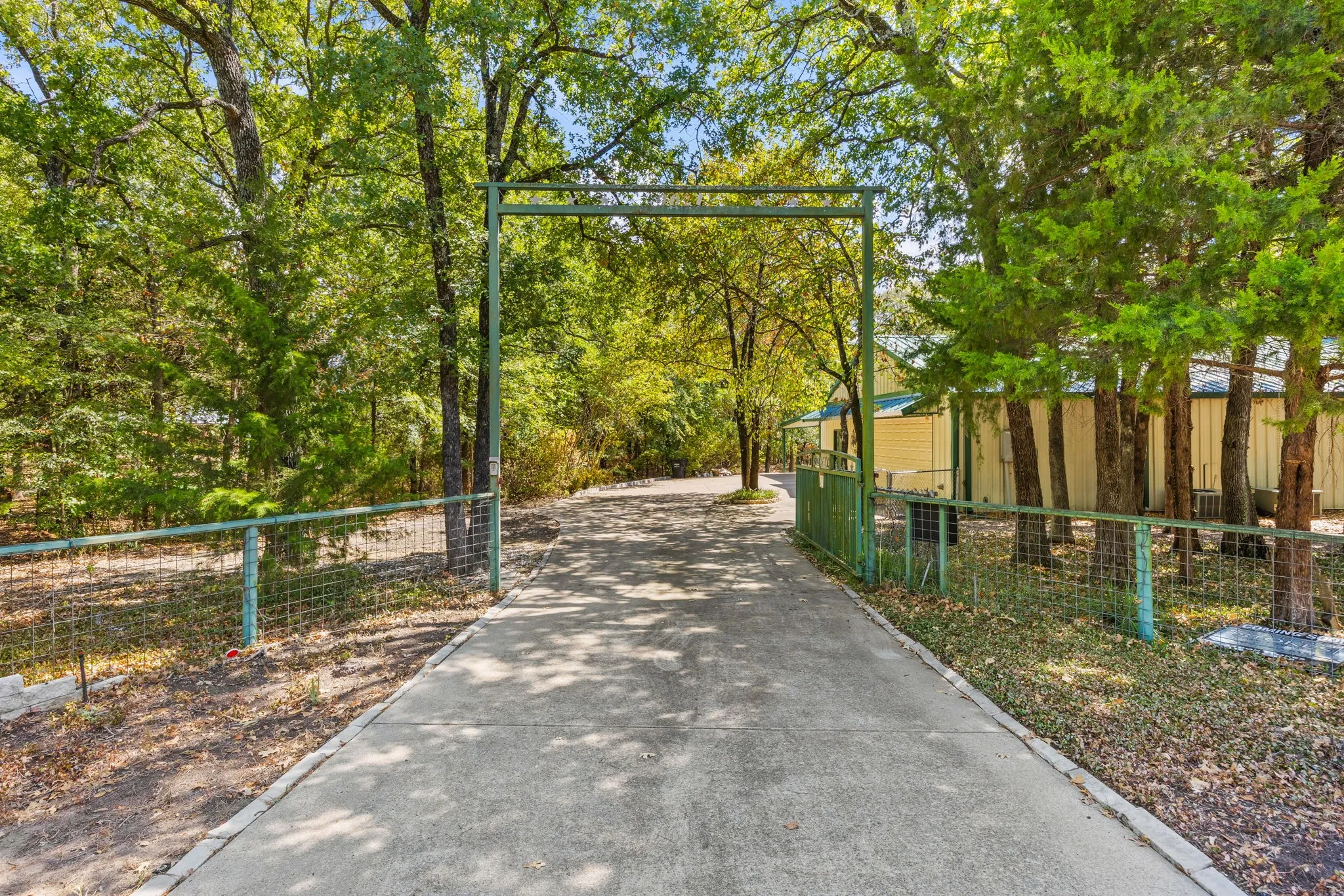 Single Family Residence For Sale in Hunt County , 9621 County Road 2440, Royse City, Texas 75189, 2 Bedroom, 2 Bathroom, Garage spaces, 2,000 Sqft, built in 2006, mls#21362845, Real Estate Agent in Royse City, Homes For Sale in Hunt county, Homes For Sale in Royse City, Realtor in Royse City Texas, Real Estate Brokerage Independent Realty Texas, Luminita Cordes Realtor