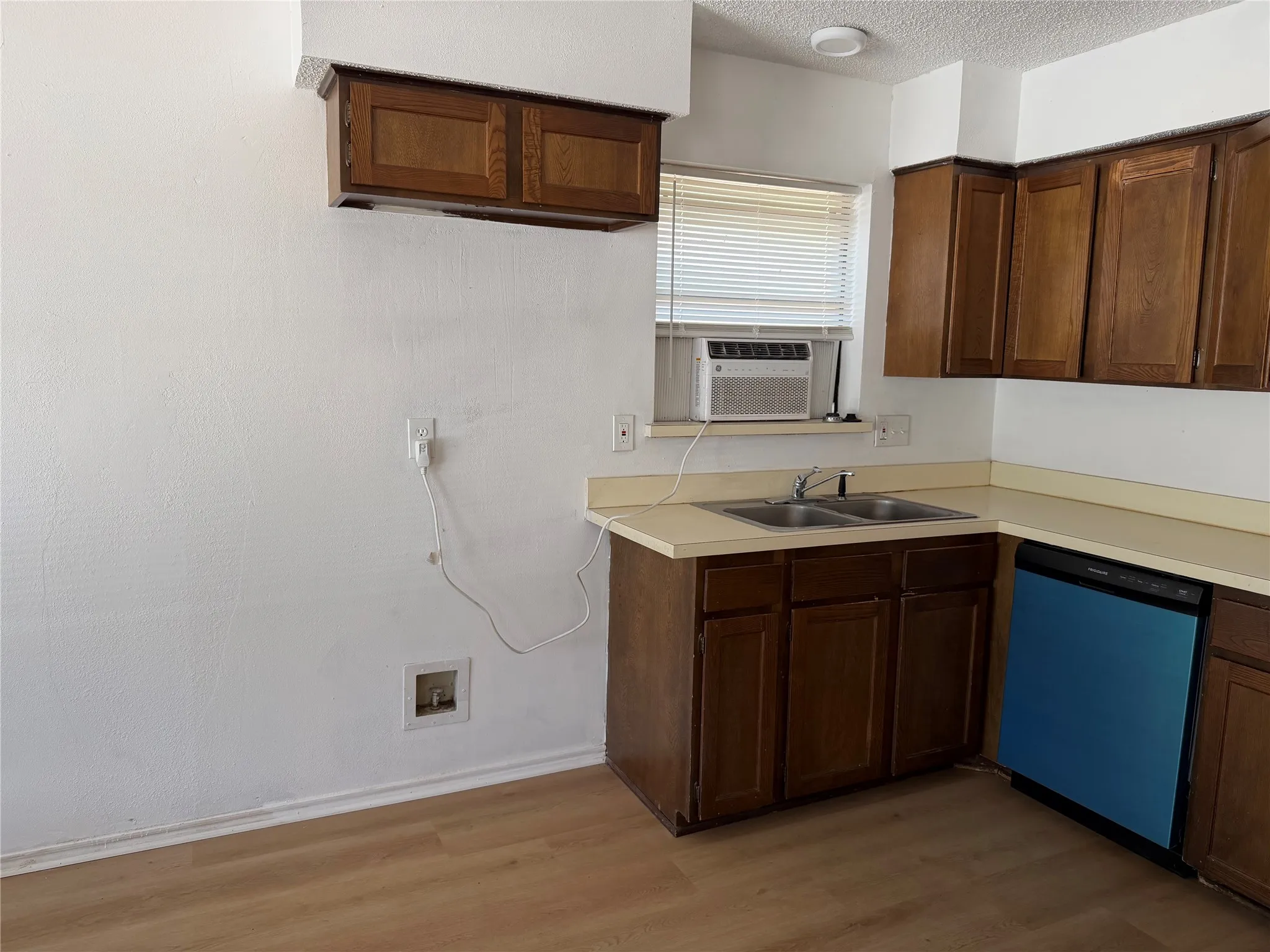 Duplex For Rent in Tarrant County , 210 Shady Valley Drive, Mansfield, Texas 76063, 2 Bedroom, 2 Bathroom, Garage spaces, 1,105 Sqft, built in 1985, mls#21390458, Real Estate Agent in Mansfield, Homes For Rent in Tarrant county, Homes For Rent in Mansfield, Realtor in Mansfield Texas, Real Estate Brokerage Independent Realty Texas, Luminita Cordes Realtor