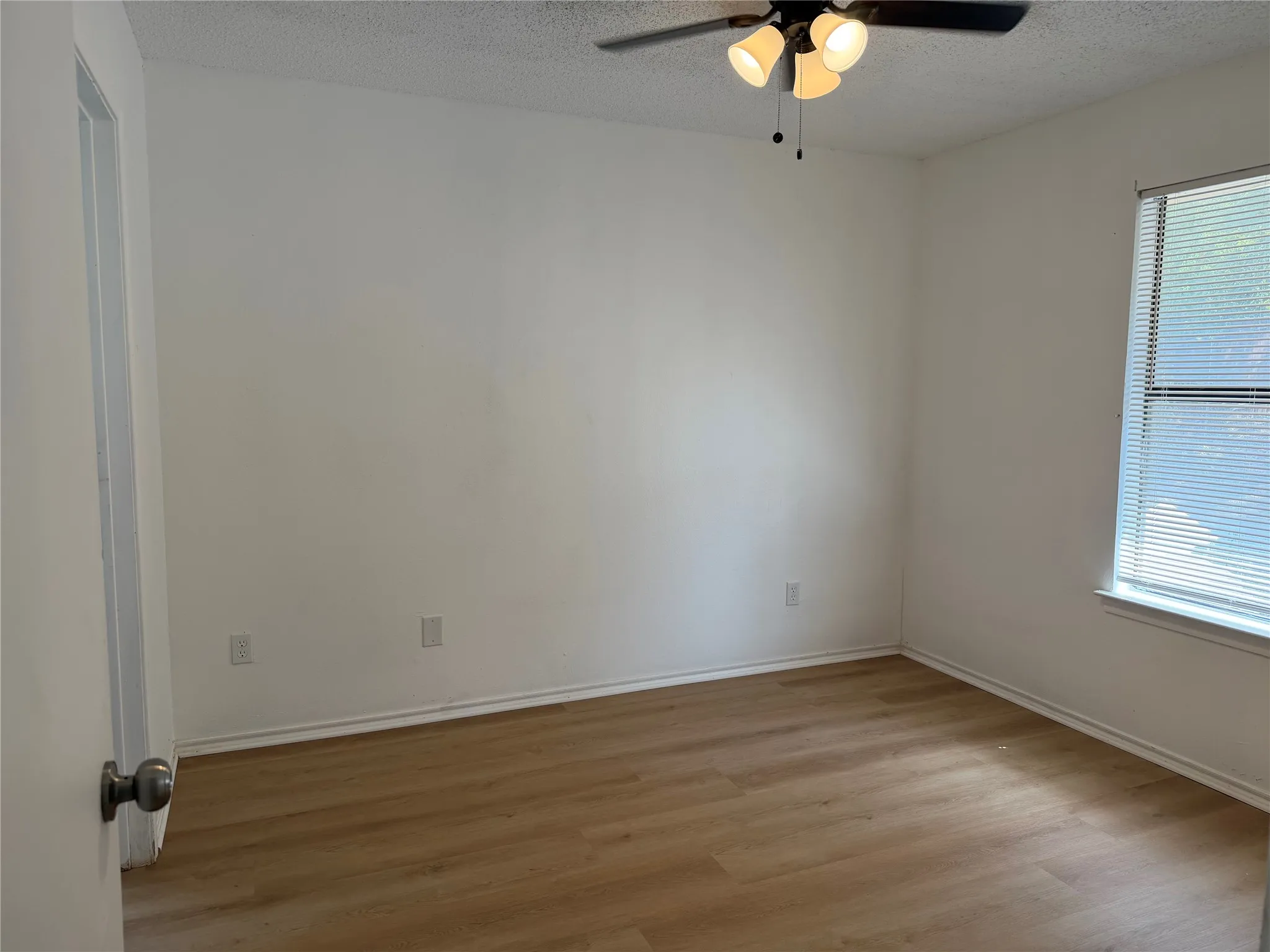 Duplex For Rent in Tarrant County , 210 Shady Valley Drive, Mansfield, Texas 76063, 2 Bedroom, 2 Bathroom, Garage spaces, 1,105 Sqft, built in 1985, mls#21390458, Real Estate Agent in Mansfield, Homes For Rent in Tarrant county, Homes For Rent in Mansfield, Realtor in Mansfield Texas, Real Estate Brokerage Independent Realty Texas, Luminita Cordes Realtor