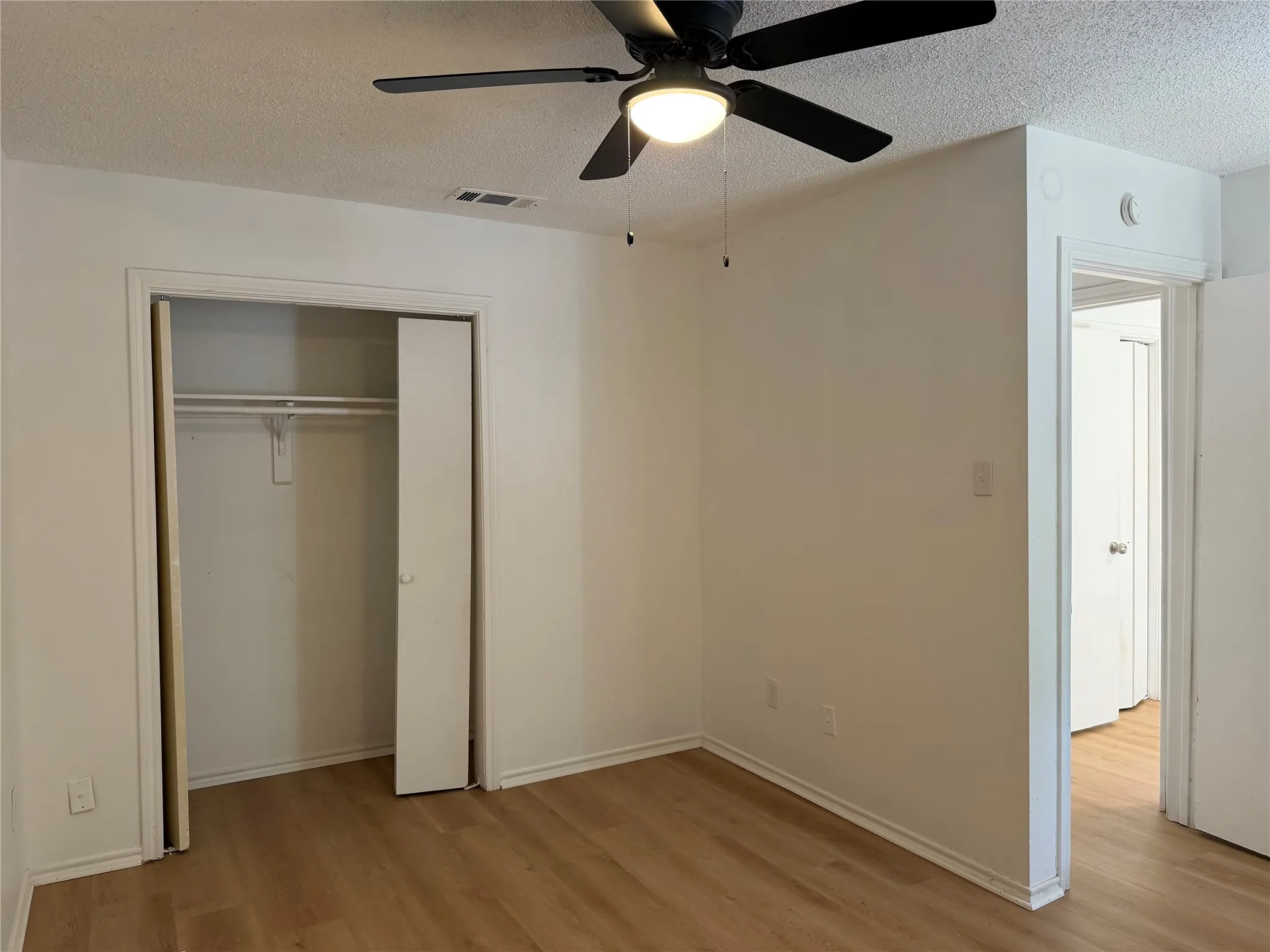 Duplex For Rent in Tarrant County , 210 Shady Valley Drive, Mansfield, Texas 76063, 2 Bedroom, 2 Bathroom, Garage spaces, 1,105 Sqft, built in 1985, mls#21390458, Real Estate Agent in Mansfield, Homes For Rent in Tarrant county, Homes For Rent in Mansfield, Realtor in Mansfield Texas, Real Estate Brokerage Independent Realty Texas, Luminita Cordes Realtor