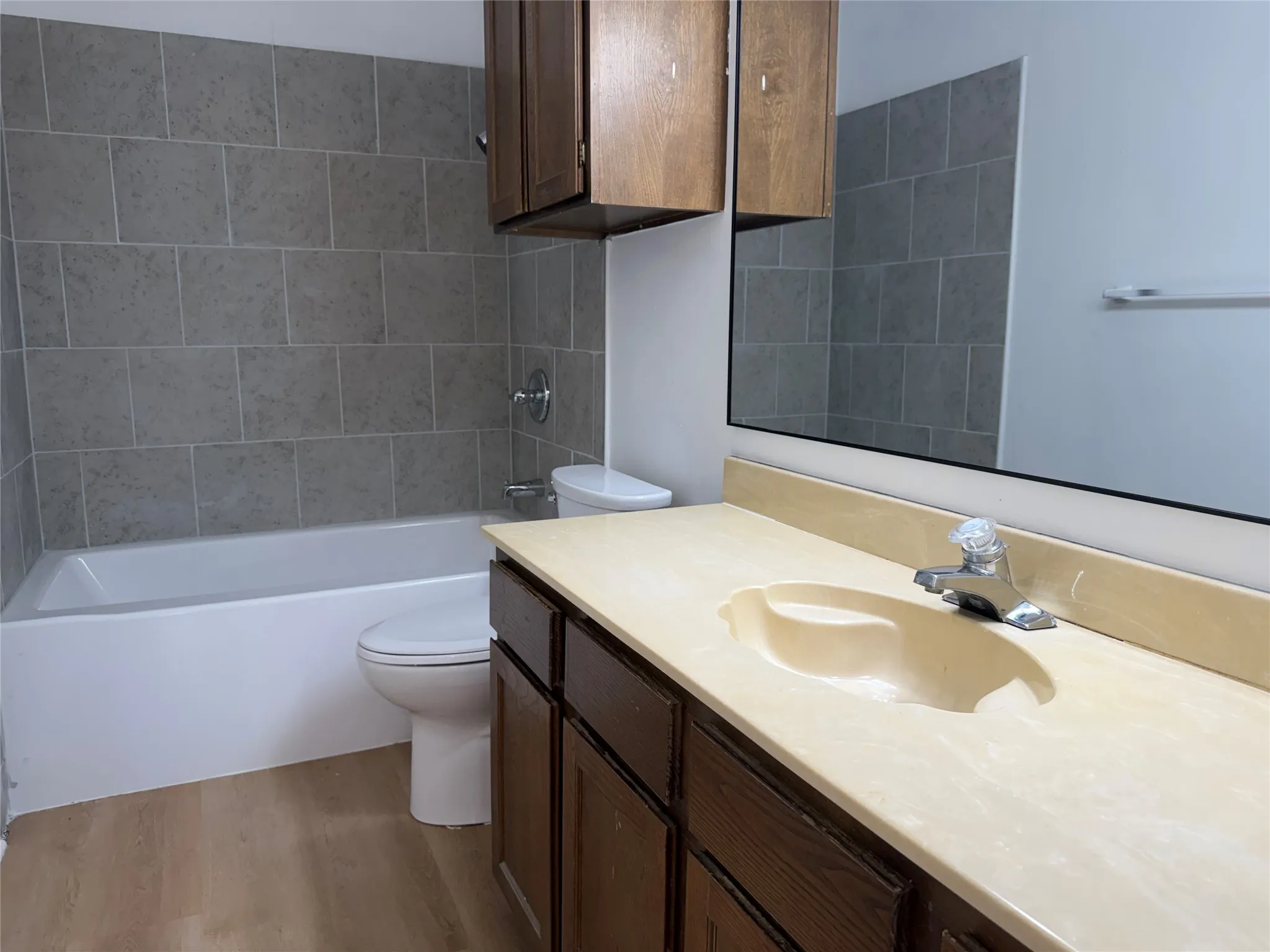 Duplex For Rent in Tarrant County , 210 Shady Valley Drive, Mansfield, Texas 76063, 2 Bedroom, 2 Bathroom, Garage spaces, 1,105 Sqft, built in 1985, mls#21390458, Real Estate Agent in Mansfield, Homes For Rent in Tarrant county, Homes For Rent in Mansfield, Realtor in Mansfield Texas, Real Estate Brokerage Independent Realty Texas, Luminita Cordes Realtor