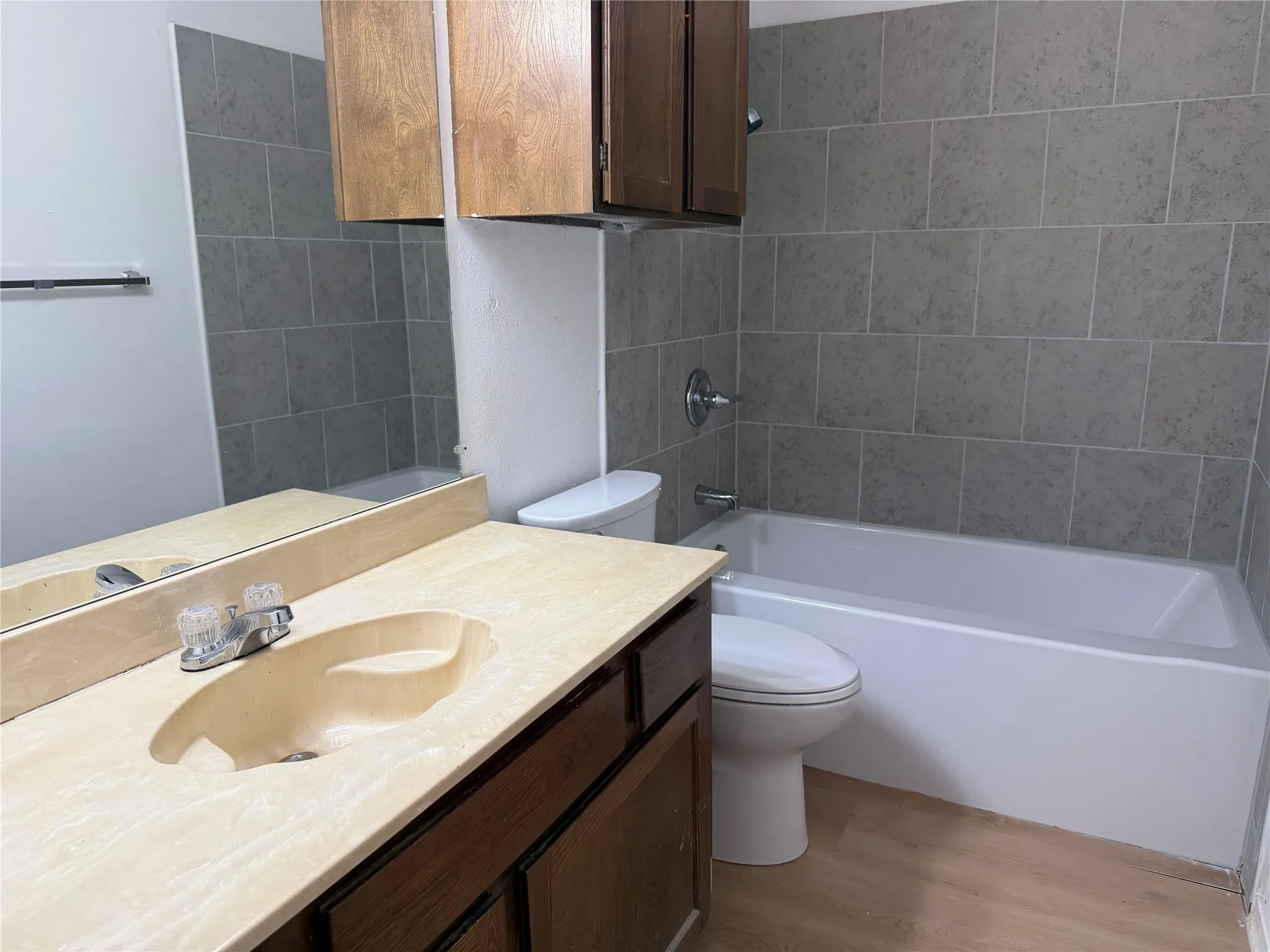 Duplex For Rent in Tarrant County , 210 Shady Valley Drive, Mansfield, Texas 76063, 2 Bedroom, 2 Bathroom, Garage spaces, 1,105 Sqft, built in 1985, mls#21390458, Real Estate Agent in Mansfield, Homes For Rent in Tarrant county, Homes For Rent in Mansfield, Realtor in Mansfield Texas, Real Estate Brokerage Independent Realty Texas, Luminita Cordes Realtor