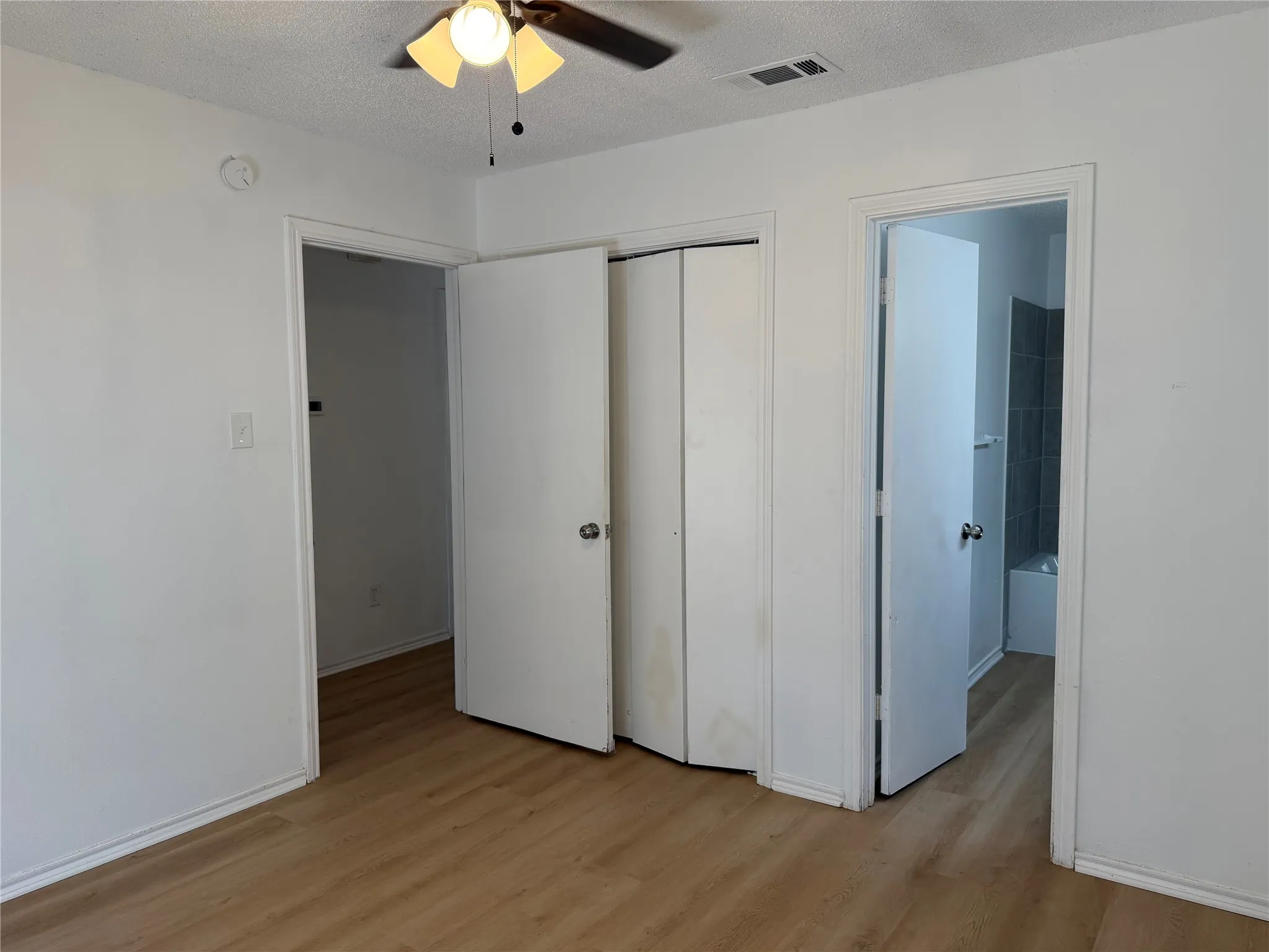 Duplex For Rent in Tarrant County , 210 Shady Valley Drive, Mansfield, Texas 76063, 2 Bedroom, 2 Bathroom, Garage spaces, 1,105 Sqft, built in 1985, mls#21390458, Real Estate Agent in Mansfield, Homes For Rent in Tarrant county, Homes For Rent in Mansfield, Realtor in Mansfield Texas, Real Estate Brokerage Independent Realty Texas, Luminita Cordes Realtor