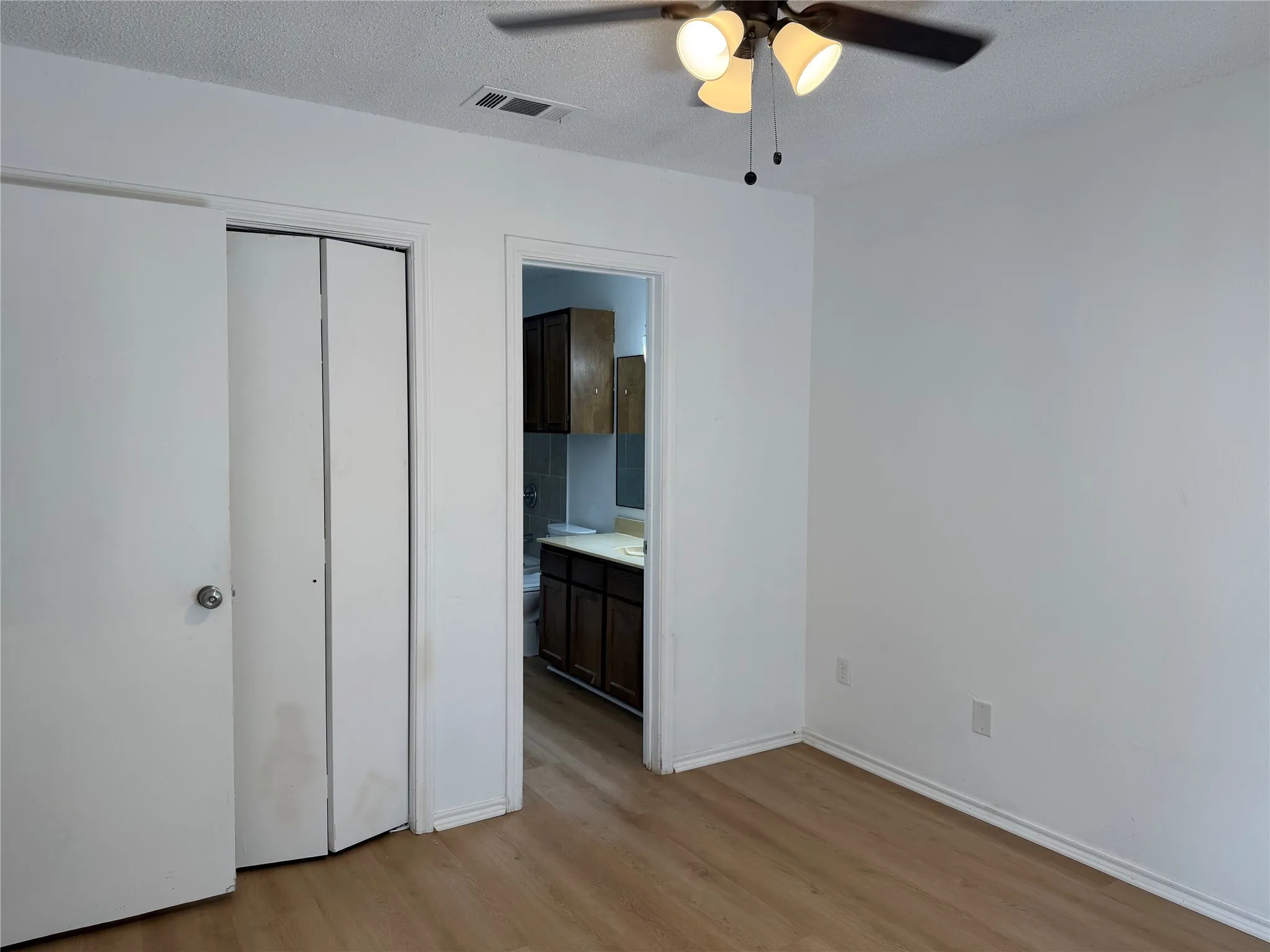 Duplex For Rent in Tarrant County , 210 Shady Valley Drive, Mansfield, Texas 76063, 2 Bedroom, 2 Bathroom, Garage spaces, 1,105 Sqft, built in 1985, mls#21390458, Real Estate Agent in Mansfield, Homes For Rent in Tarrant county, Homes For Rent in Mansfield, Realtor in Mansfield Texas, Real Estate Brokerage Independent Realty Texas, Luminita Cordes Realtor