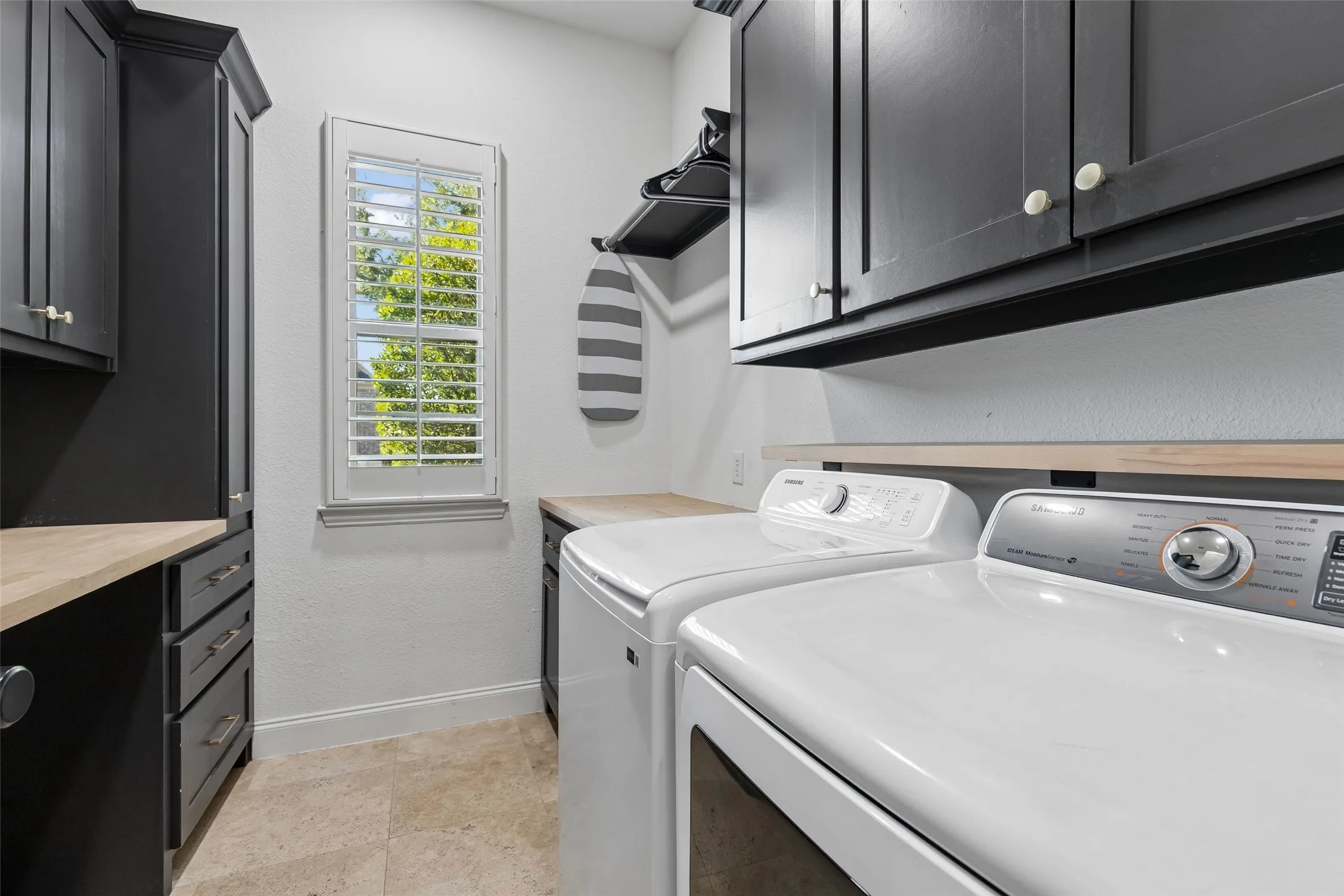 Single Family Residence For Rent in Denton County , 3409 Dunbar Court, The Colony, Texas 75056, 5 Bedroom, 5 Bathroom, 2 Garage spaces, 4,349 Sqft, built in 2014, mls#21394302, Real Estate Agent in The Colony, Homes For Rent in Denton county, Homes For Rent in The Colony, Realtor in The Colony Texas, Real Estate Brokerage Independent Realty Texas, Luminita Cordes Realtor