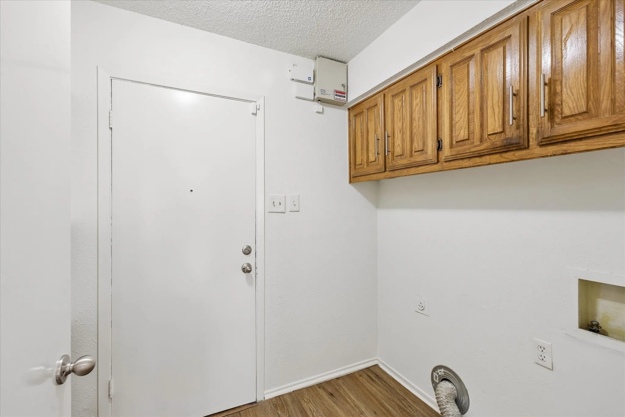 Single Family Residence For Sale in Tarrant County , 1608 Northridge Drive, Arlington, Texas 76012, 3 Bedroom, 3 Bathroom, 2 Garage spaces, 2,439 Sqft, built in 1976, mls#21393236, Real Estate Agent in Arlington, Homes For Sale in Tarrant county, Homes For Sale in Arlington, Realtor in Arlington Texas, Real Estate Brokerage Independent Realty Texas, Luminita Cordes Realtor