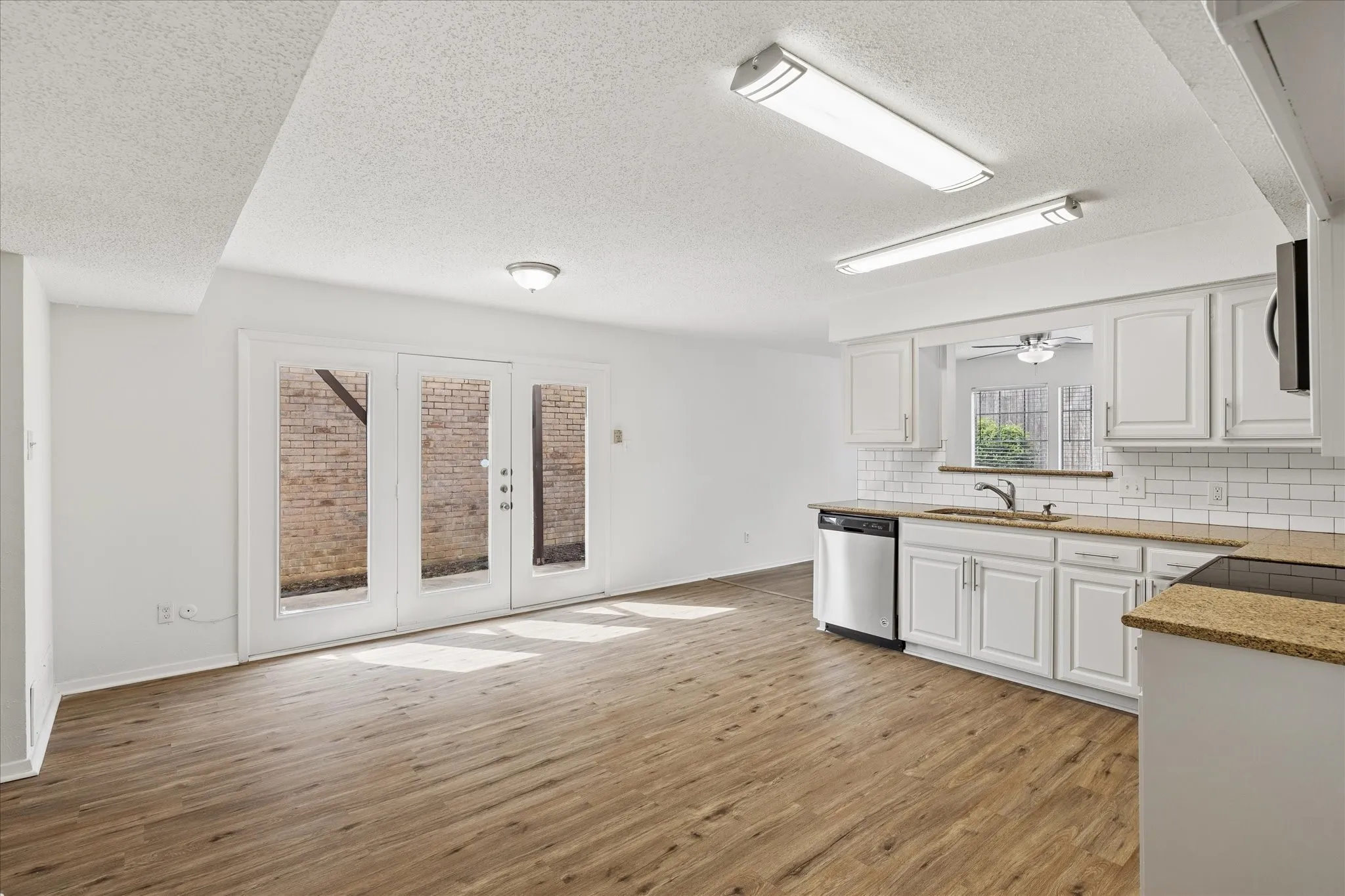 Single Family Residence For Sale in Tarrant County , 1608 Northridge Drive, Arlington, Texas 76012, 3 Bedroom, 3 Bathroom, 2 Garage spaces, 2,439 Sqft, built in 1976, mls#21393236, Real Estate Agent in Arlington, Homes For Sale in Tarrant county, Homes For Sale in Arlington, Realtor in Arlington Texas, Real Estate Brokerage Independent Realty Texas, Luminita Cordes Realtor