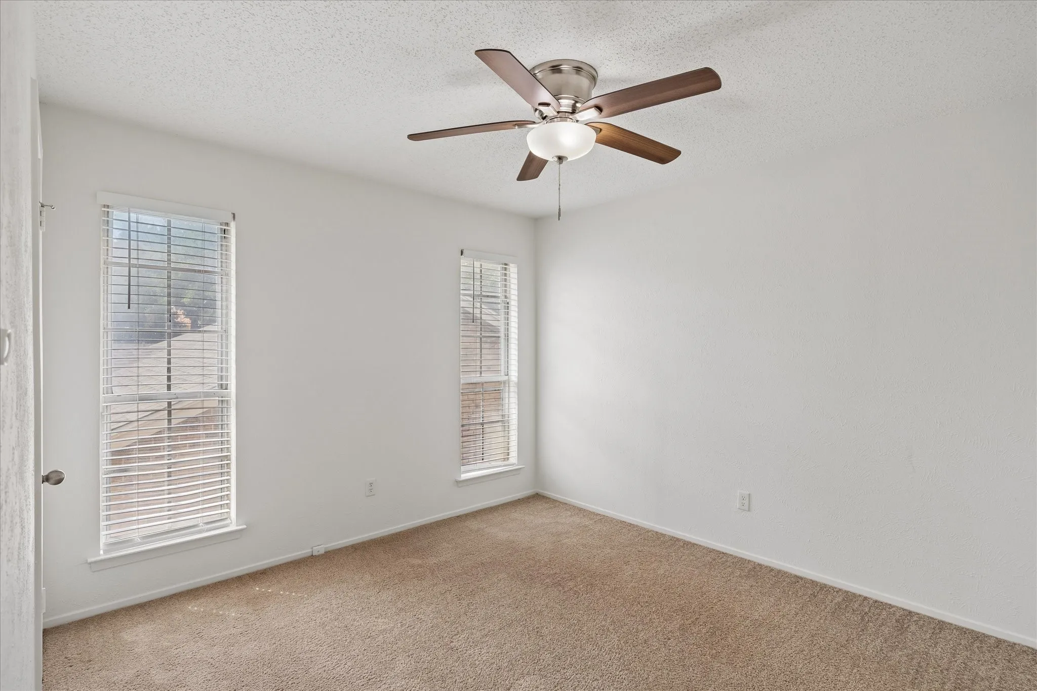 Single Family Residence For Sale in Tarrant County , 1608 Northridge Drive, Arlington, Texas 76012, 3 Bedroom, 3 Bathroom, 2 Garage spaces, 2,439 Sqft, built in 1976, mls#21393236, Real Estate Agent in Arlington, Homes For Sale in Tarrant county, Homes For Sale in Arlington, Realtor in Arlington Texas, Real Estate Brokerage Independent Realty Texas, Luminita Cordes Realtor