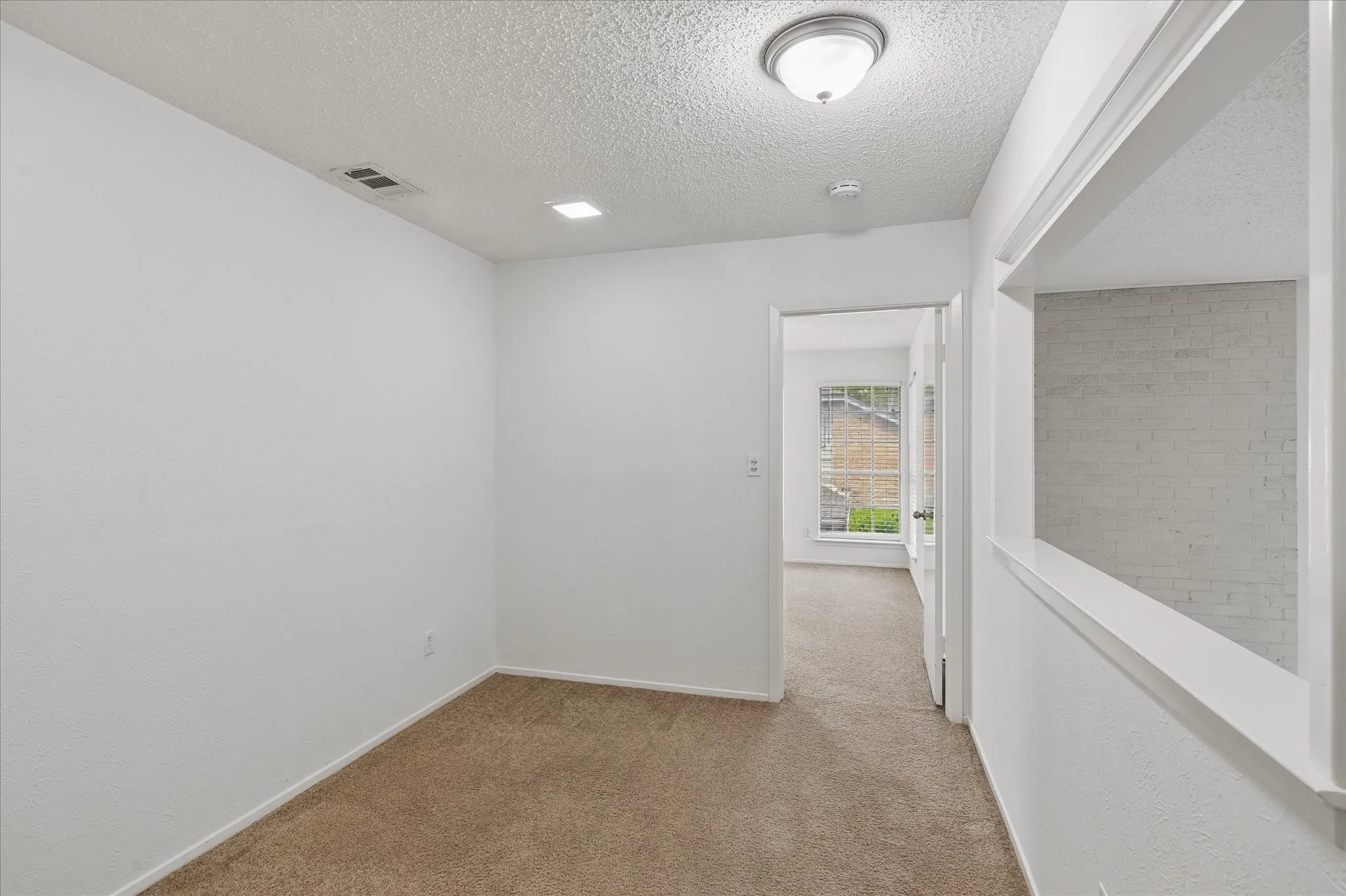 Single Family Residence For Sale in Tarrant County , 1608 Northridge Drive, Arlington, Texas 76012, 3 Bedroom, 3 Bathroom, 2 Garage spaces, 2,439 Sqft, built in 1976, mls#21393236, Real Estate Agent in Arlington, Homes For Sale in Tarrant county, Homes For Sale in Arlington, Realtor in Arlington Texas, Real Estate Brokerage Independent Realty Texas, Luminita Cordes Realtor