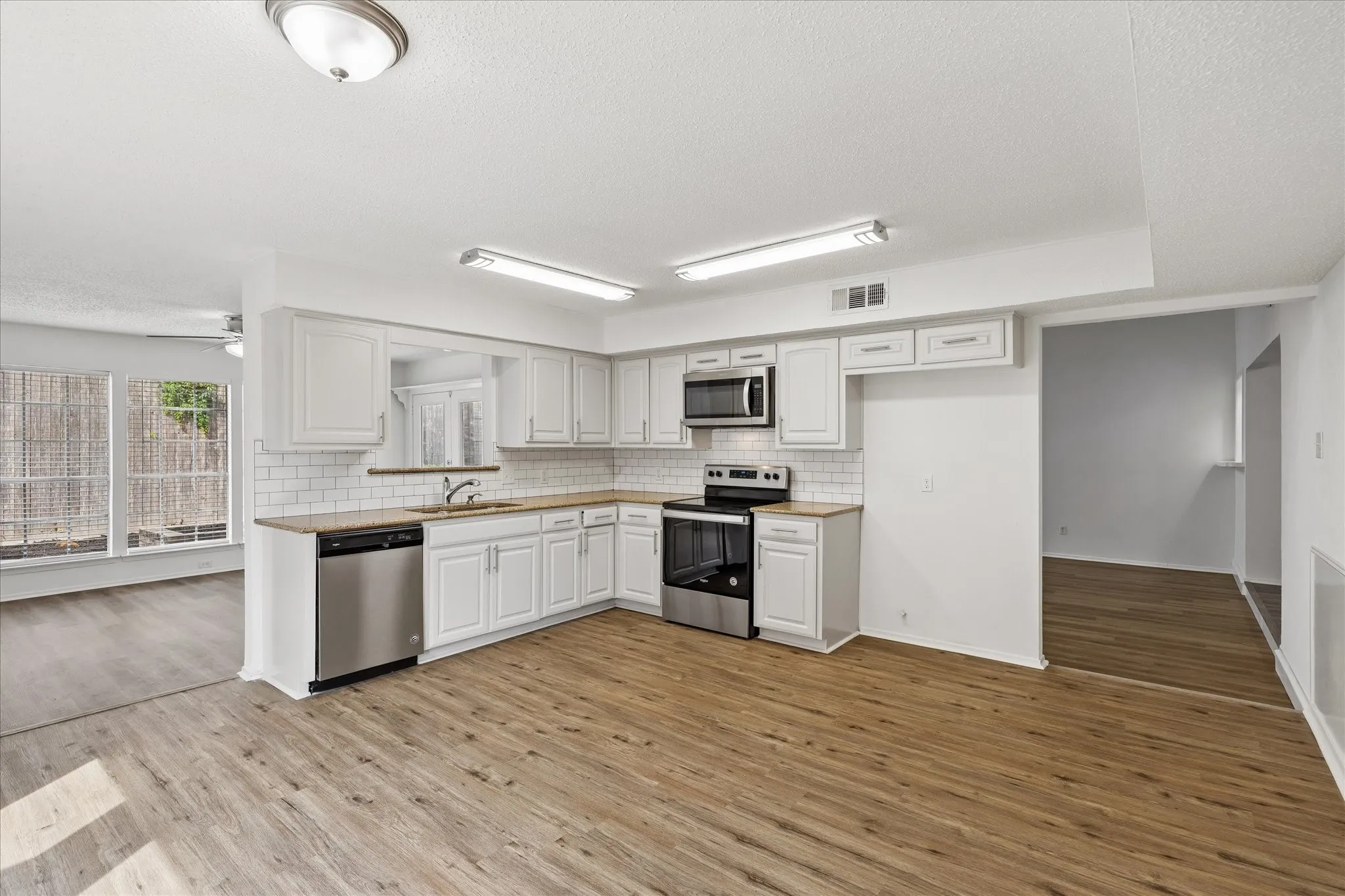 Single Family Residence For Sale in Tarrant County , 1608 Northridge Drive, Arlington, Texas 76012, 3 Bedroom, 3 Bathroom, 2 Garage spaces, 2,439 Sqft, built in 1976, mls#21393236, Real Estate Agent in Arlington, Homes For Sale in Tarrant county, Homes For Sale in Arlington, Realtor in Arlington Texas, Real Estate Brokerage Independent Realty Texas, Luminita Cordes Realtor