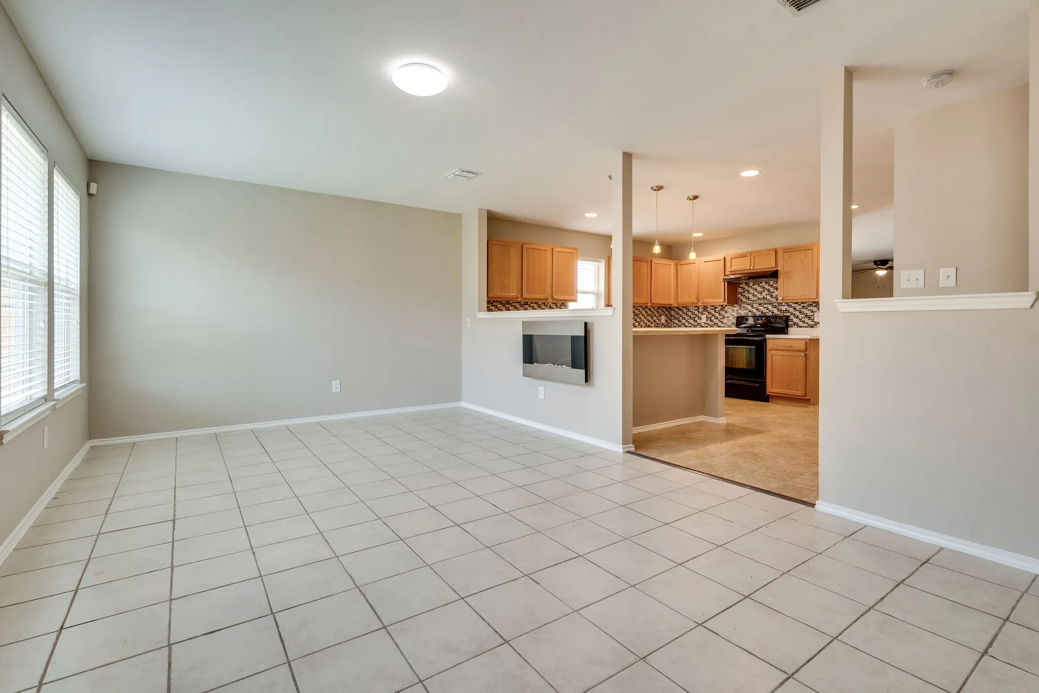Single Family Residence For Rent in Denton County , 1901 Foxfield, Fort Worth, Texas 76247, 4 Bedroom, 2 Bathroom, 2 Garage spaces, 2,093 Sqft, built in 2007, mls#21394325, Real Estate Agent in Fort Worth, Homes For Rent in Denton county, Homes For Rent in Fort Worth, Realtor in Fort Worth Texas, Real Estate Brokerage Independent Realty Texas, Luminita Cordes Realtor