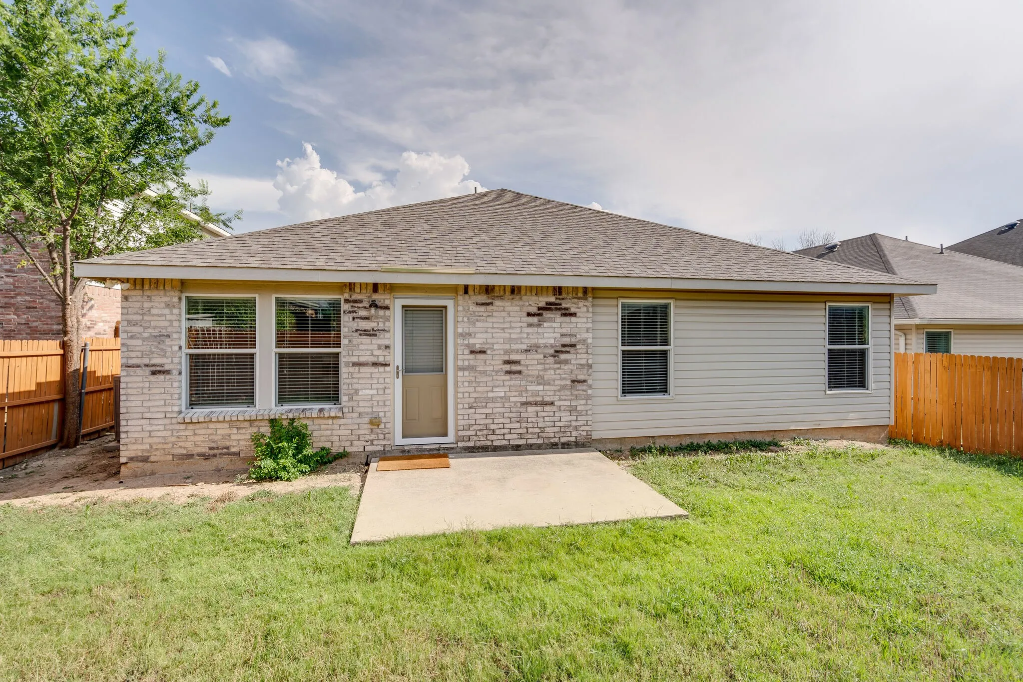 Single Family Residence For Rent in Denton County , 1901 Foxfield, Fort Worth, Texas 76247, 4 Bedroom, 2 Bathroom, 2 Garage spaces, 2,093 Sqft, built in 2007, mls#21394325, Real Estate Agent in Fort Worth, Homes For Rent in Denton county, Homes For Rent in Fort Worth, Realtor in Fort Worth Texas, Real Estate Brokerage Independent Realty Texas, Luminita Cordes Realtor