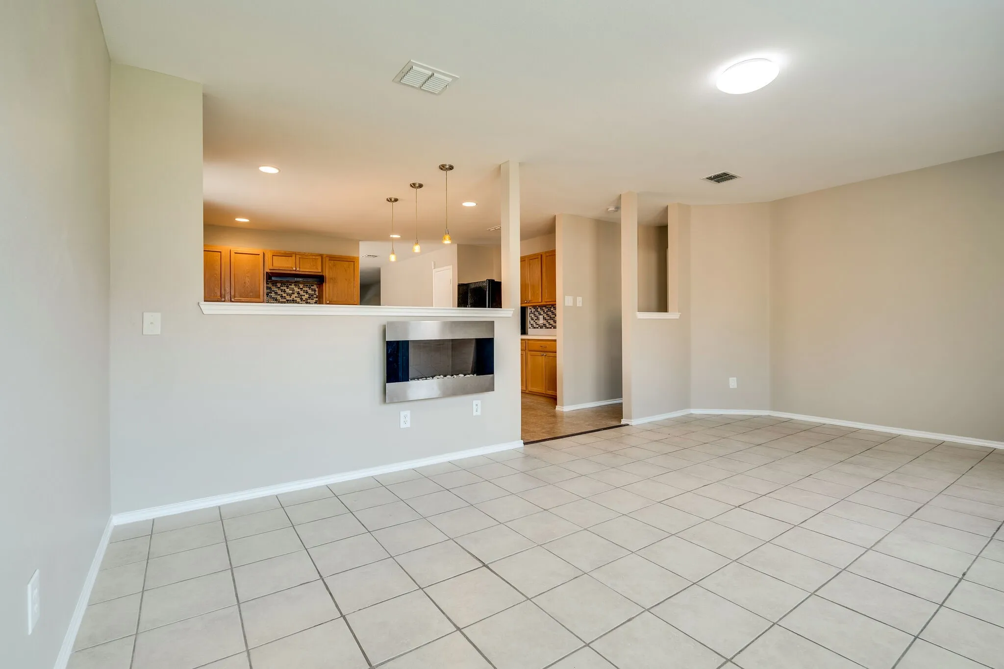 Single Family Residence For Rent in Denton County , 1901 Foxfield, Fort Worth, Texas 76247, 4 Bedroom, 2 Bathroom, 2 Garage spaces, 2,093 Sqft, built in 2007, mls#21394325, Real Estate Agent in Fort Worth, Homes For Rent in Denton county, Homes For Rent in Fort Worth, Realtor in Fort Worth Texas, Real Estate Brokerage Independent Realty Texas, Luminita Cordes Realtor