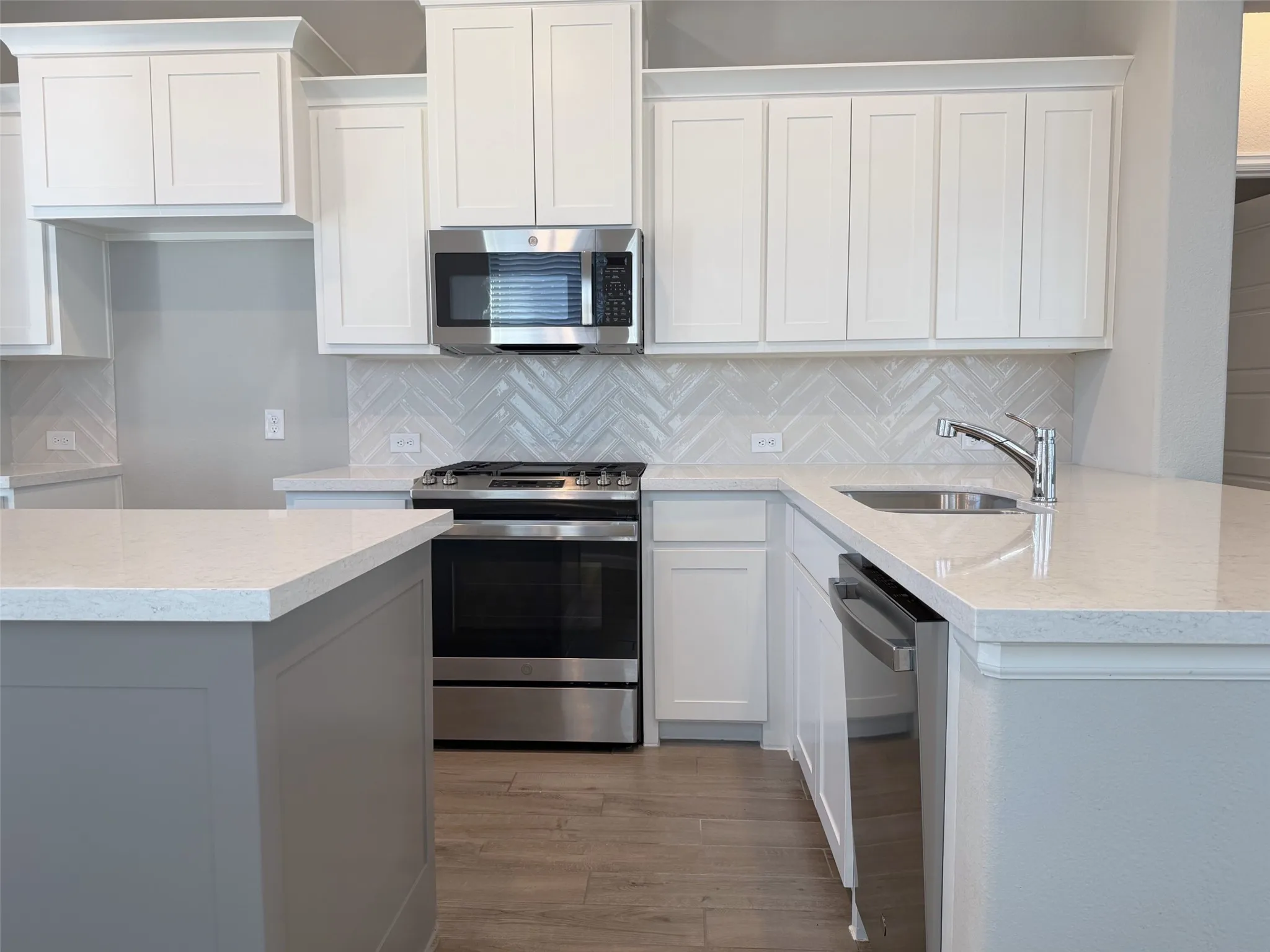 Single Family Residence For Rent in Denton County , 3141 Brazoria Drive, Little Elm, Texas 75068, 3 Bedroom, 2 Bathroom, 2 Garage spaces, 1,734 Sqft, built in 2023, mls#21394287, Real Estate Agent in Little Elm, Homes For Rent in Denton county, Homes For Rent in Little Elm, Realtor in Little Elm Texas, Real Estate Brokerage Independent Realty Texas, Luminita Cordes Realtor