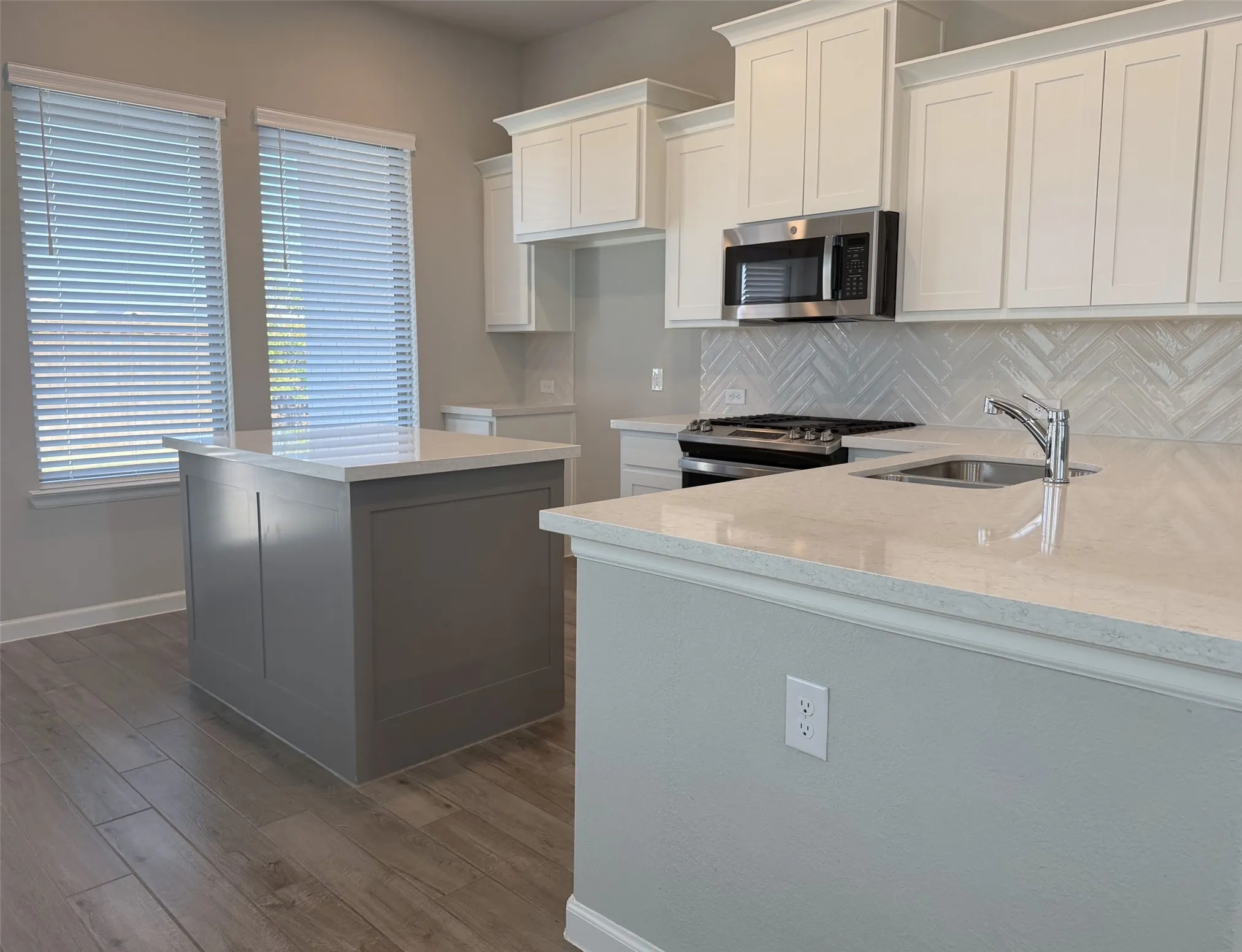 Single Family Residence For Rent in Denton County , 3141 Brazoria Drive, Little Elm, Texas 75068, 3 Bedroom, 2 Bathroom, 2 Garage spaces, 1,734 Sqft, built in 2023, mls#21394287, Real Estate Agent in Little Elm, Homes For Rent in Denton county, Homes For Rent in Little Elm, Realtor in Little Elm Texas, Real Estate Brokerage Independent Realty Texas, Luminita Cordes Realtor