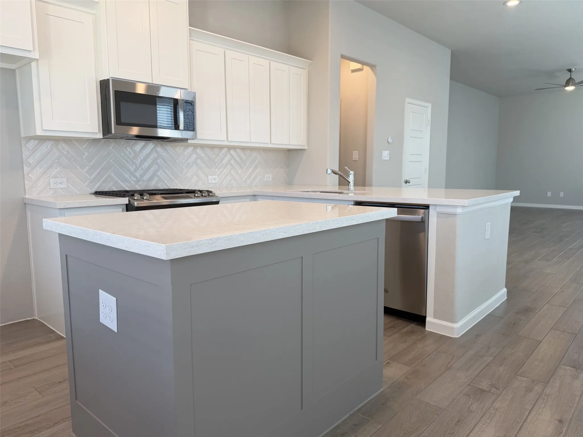 Single Family Residence For Rent in Denton County , 3141 Brazoria Drive, Little Elm, Texas 75068, 3 Bedroom, 2 Bathroom, 2 Garage spaces, 1,734 Sqft, built in 2023, mls#21394287, Real Estate Agent in Little Elm, Homes For Rent in Denton county, Homes For Rent in Little Elm, Realtor in Little Elm Texas, Real Estate Brokerage Independent Realty Texas, Luminita Cordes Realtor