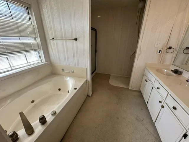 Single Family Residence For Sale in Kaufman County , 503 Pin Oak Drive, Terrell, Texas 75161, 3 Bedroom, 3 Bathroom, 2 Garage spaces, 1,861 Sqft, built in 1995, mls#21394257, Real Estate Agent in Terrell, Homes For Sale in Kaufman county, Homes For Sale in Terrell, Realtor in Terrell Texas, Real Estate Brokerage Independent Realty Texas, Luminita Cordes Realtor