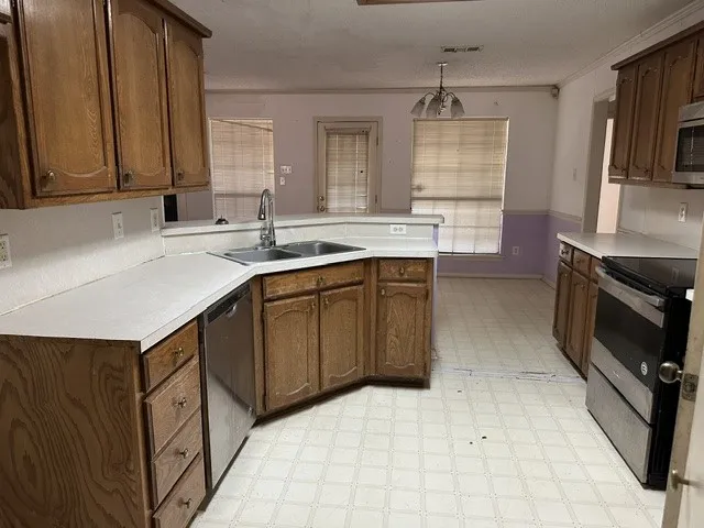 Single Family Residence For Sale in Kaufman County , 503 Pin Oak Drive, Terrell, Texas 75161, 3 Bedroom, 3 Bathroom, 2 Garage spaces, 1,861 Sqft, built in 1995, mls#21394257, Real Estate Agent in Terrell, Homes For Sale in Kaufman county, Homes For Sale in Terrell, Realtor in Terrell Texas, Real Estate Brokerage Independent Realty Texas, Luminita Cordes Realtor