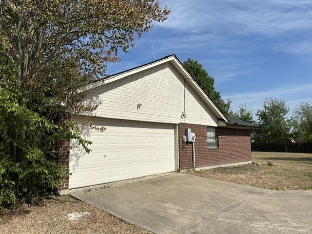 Single Family Residence For Sale in Kaufman County , 503 Pin Oak Drive, Terrell, Texas 75161, 3 Bedroom, 3 Bathroom, 2 Garage spaces, 1,861 Sqft, built in 1995, mls#21394257, Real Estate Agent in Terrell, Homes For Sale in Kaufman county, Homes For Sale in Terrell, Realtor in Terrell Texas, Real Estate Brokerage Independent Realty Texas, Luminita Cordes Realtor