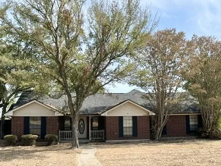Single Family Residence For Sale in Kaufman County , 503 Pin Oak Drive, Terrell, Texas 75161, 3 Bedroom, 3 Bathroom, 2 Garage spaces, 1,861 Sqft, built in 1995, mls#21394257, Real Estate Agent in Terrell, Homes For Sale in Kaufman county, Homes For Sale in Terrell, Realtor in Terrell Texas, Real Estate Brokerage Independent Realty Texas, Luminita Cordes Realtor