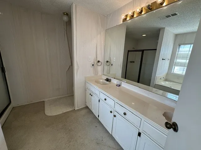 Single Family Residence For Sale in Kaufman County , 503 Pin Oak Drive, Terrell, Texas 75161, 3 Bedroom, 3 Bathroom, 2 Garage spaces, 1,861 Sqft, built in 1995, mls#21394257, Real Estate Agent in Terrell, Homes For Sale in Kaufman county, Homes For Sale in Terrell, Realtor in Terrell Texas, Real Estate Brokerage Independent Realty Texas, Luminita Cordes Realtor
