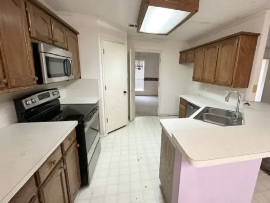 Single Family Residence For Sale in Kaufman County , 503 Pin Oak Drive, Terrell, Texas 75161, 3 Bedroom, 3 Bathroom, 2 Garage spaces, 1,861 Sqft, built in 1995, mls#21394257, Real Estate Agent in Terrell, Homes For Sale in Kaufman county, Homes For Sale in Terrell, Realtor in Terrell Texas, Real Estate Brokerage Independent Realty Texas, Luminita Cordes Realtor